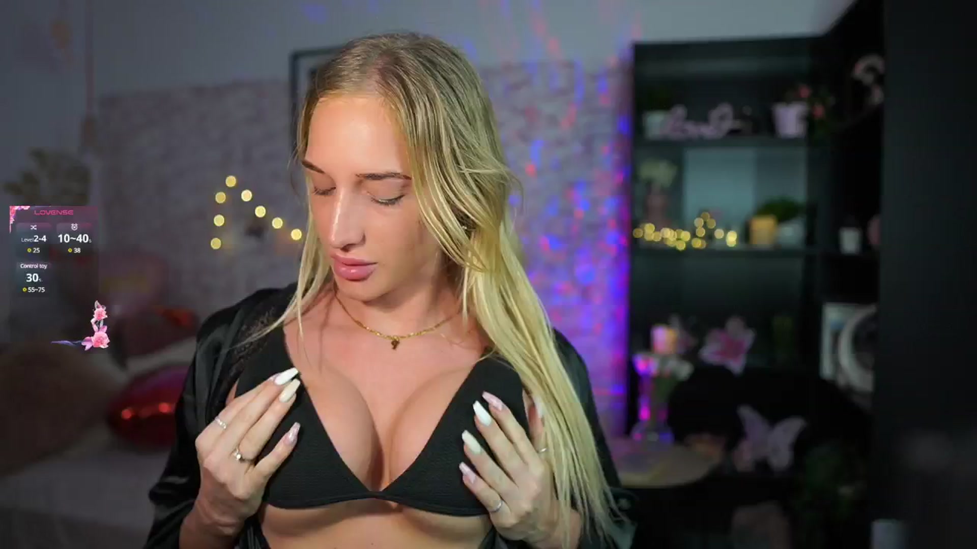 Gallery image thumbnail from NicoletteShea's myfreecams stream on, 02/14/2025, 14:03 image 8 of 20
