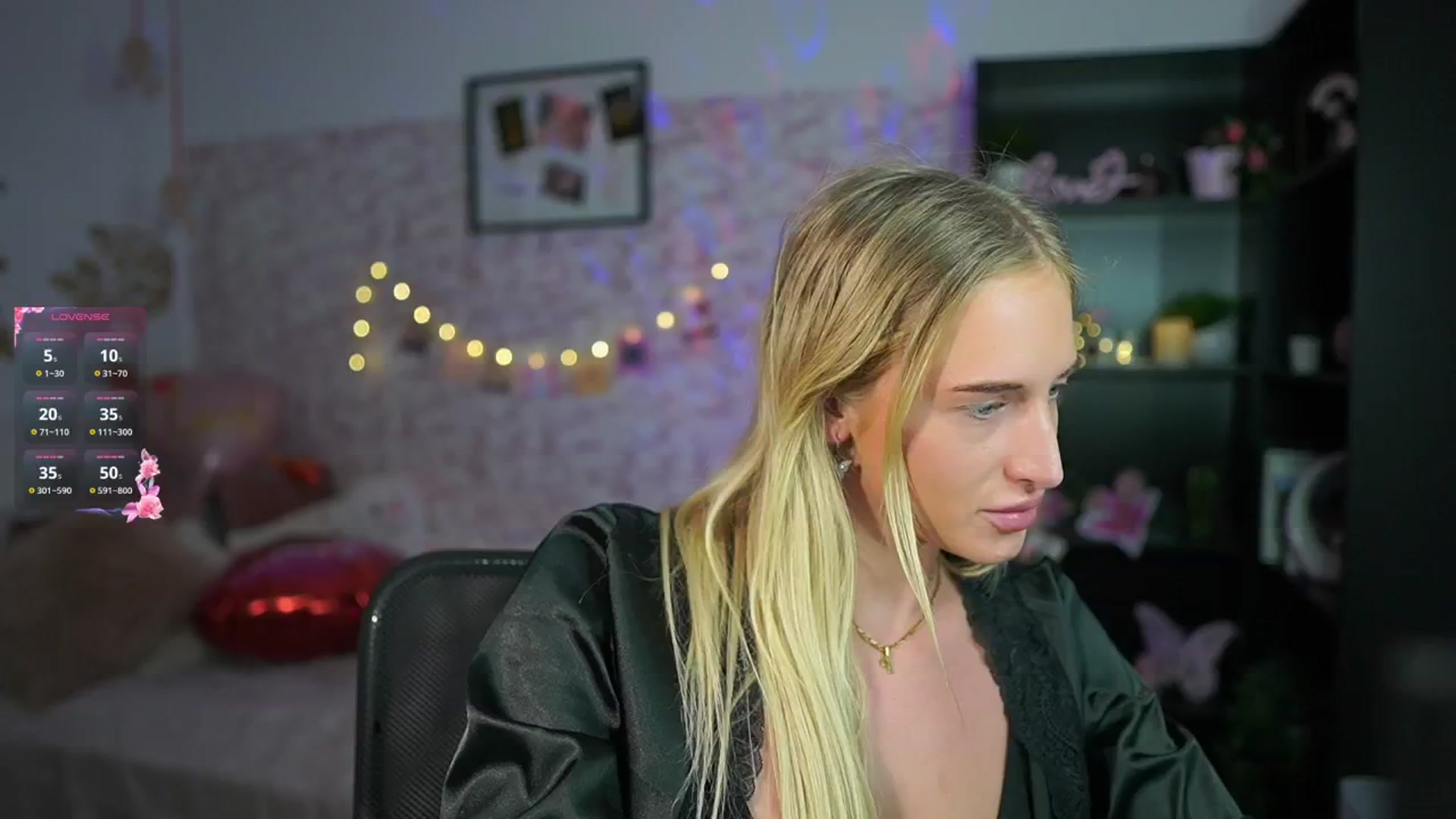 Gallery image thumbnail from NicoletteShea's myfreecams stream on, 02/14/2025, 14:03 image 16 of 20