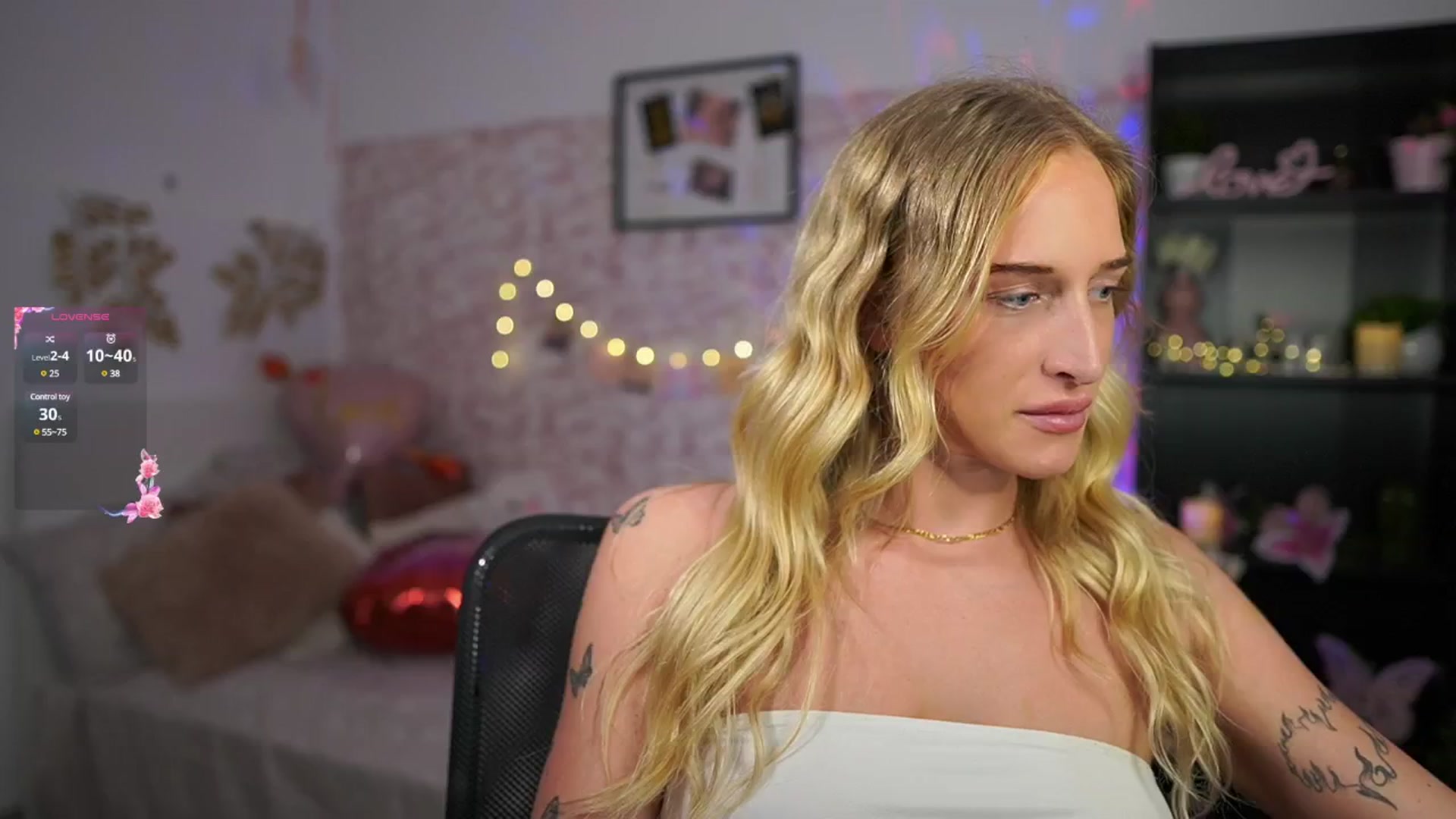 Gallery image thumbnail from NicoletteShea's myfreecams stream on, 02/16/2025, 12:07 image 4 of 20