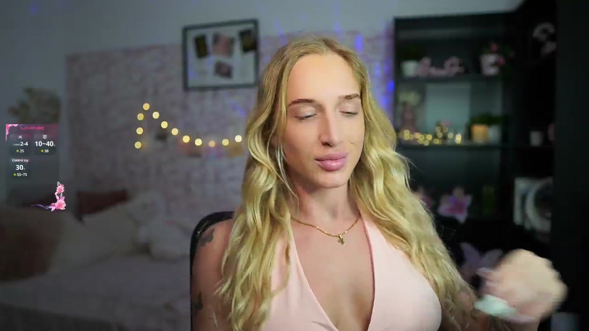 Gallery image thumbnail from NicoletteShea's myfreecams stream on, 02/17/2025, 16:58 image 11 of 20