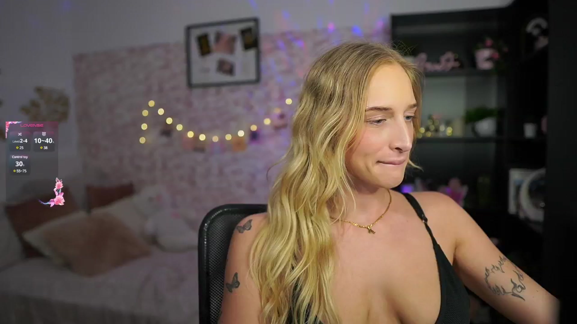 Gallery image thumbnail from NicoletteShea's myfreecams stream on, 02/19/2025, 19:03 image 17 of 20