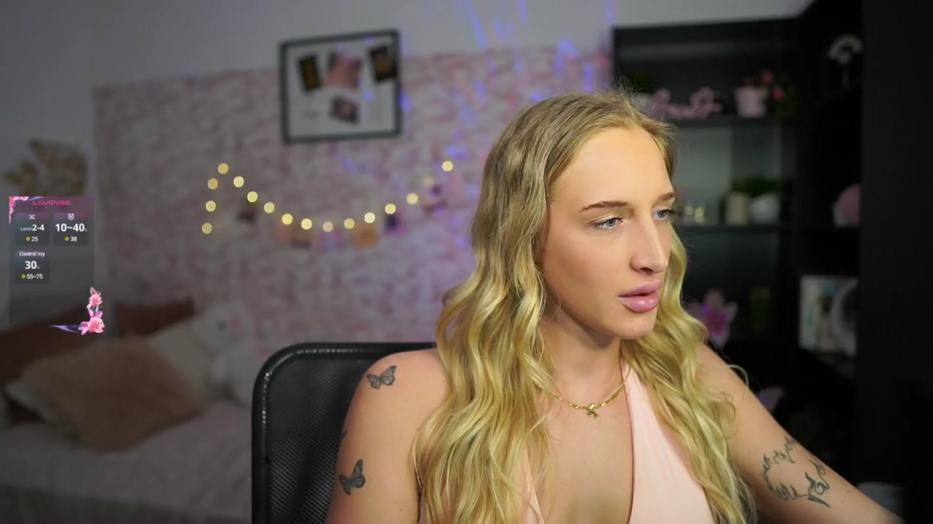 Gallery image thumbnail from NicoletteShea's myfreecams stream on, 02/20/2025, 14:00 image 4 of 20