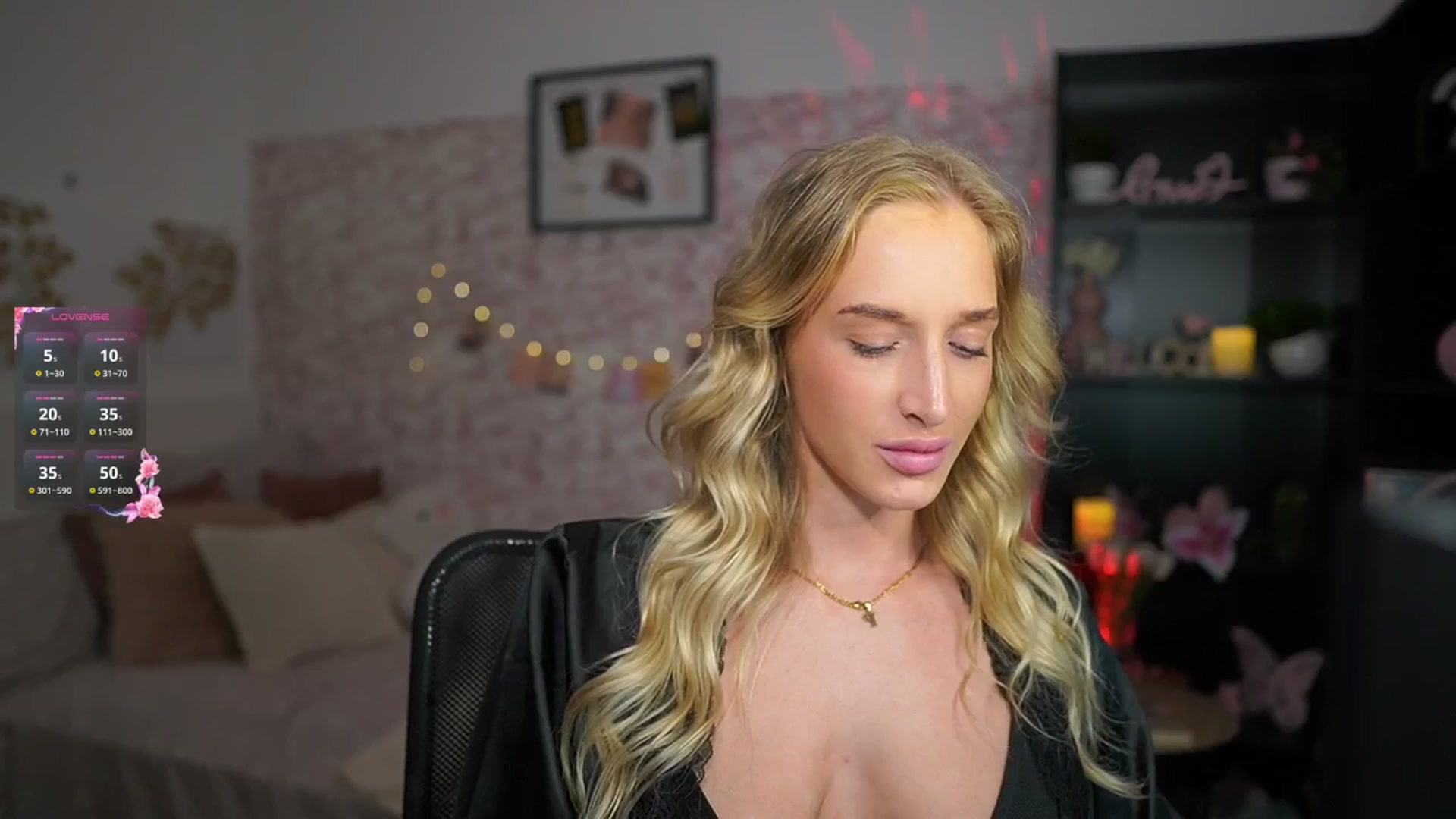 Gallery image thumbnail from NicoletteShea's myfreecams stream on, 03/15/2025, 12:09 image 15 of 20