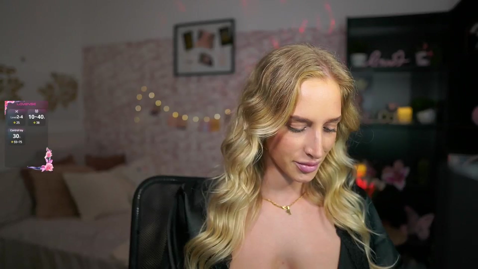 Gallery image thumbnail from NicoletteShea's myfreecams stream on, 03/15/2025, 12:09 image 16 of 20