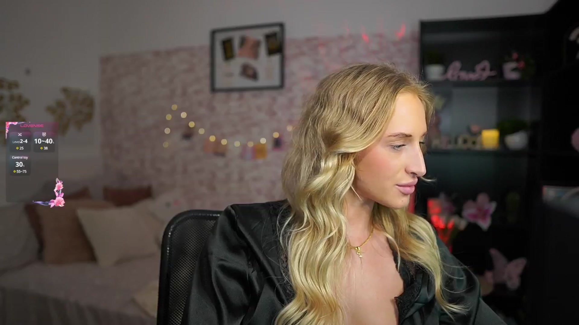 Gallery image thumbnail from NicoletteShea's myfreecams stream on, 03/15/2025, 14:09 image 10 of 20