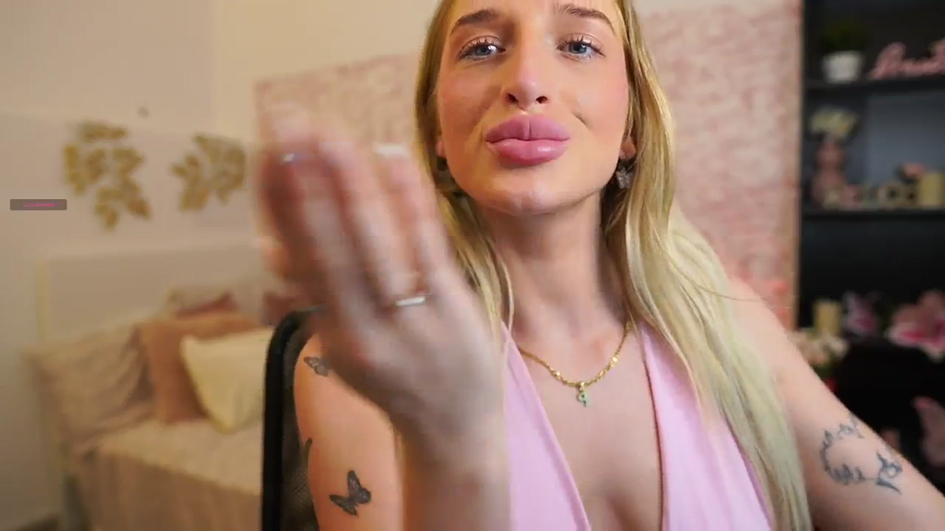 Gallery image thumbnail from NicoletteShea's myfreecams stream on, 04/25/2025, 18:00 image 11 of 20
