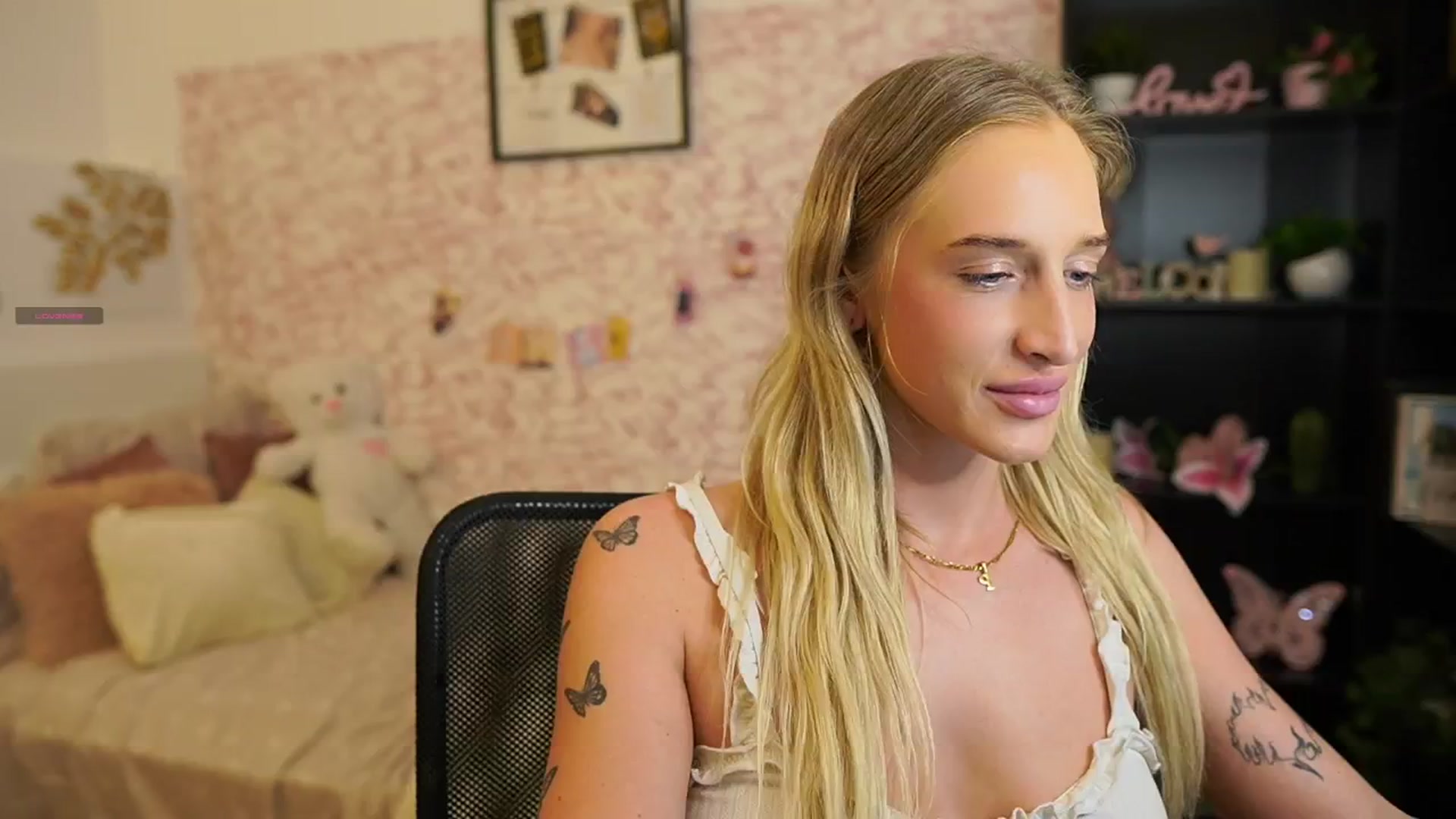 Gallery image thumbnail from NicoletteShea's myfreecams stream on, 04/29/2025, 18:09 image 16 of 20