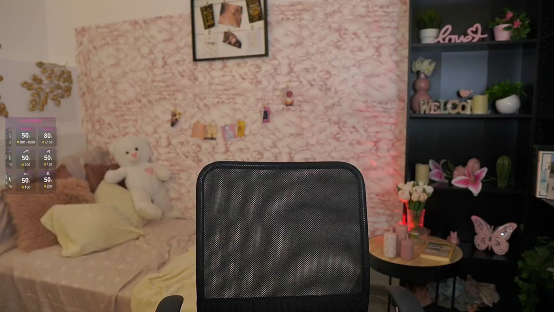 Gallery image thumbnail from NicoletteShea's myfreecams stream on, 05/03/2025, 10:02 image 10 of 20