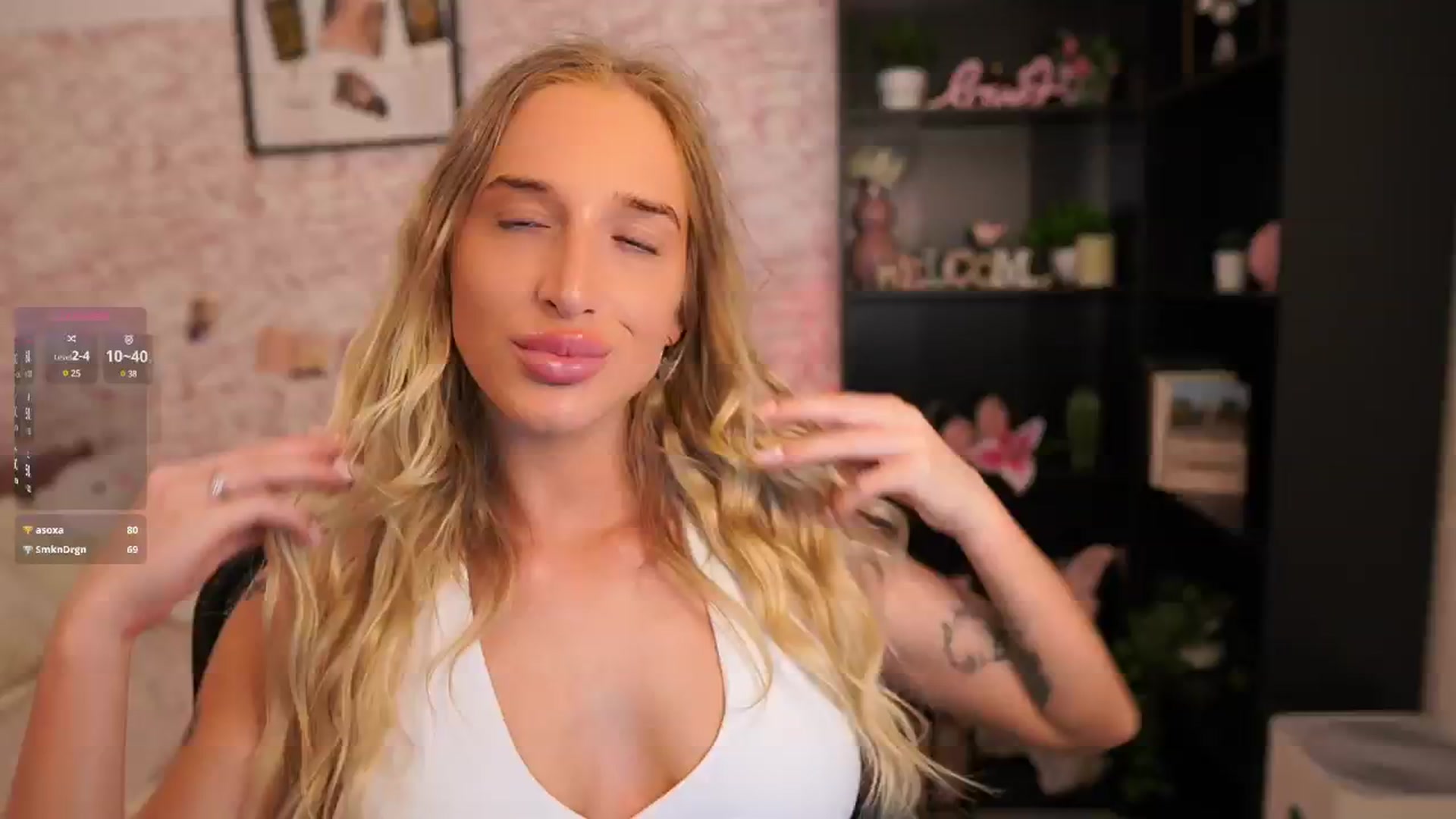 Gallery image thumbnail from NicoletteShea's myfreecams stream on, 05/29/2025, 13:59 image 19 of 20