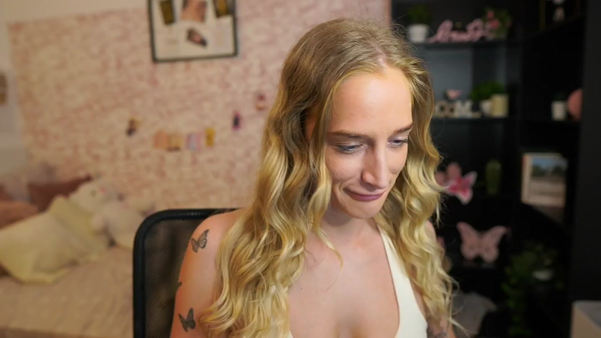 Gallery image thumbnail from NicoletteShea's myfreecams stream on, 05/30/2025, 08:15 image 16 of 20