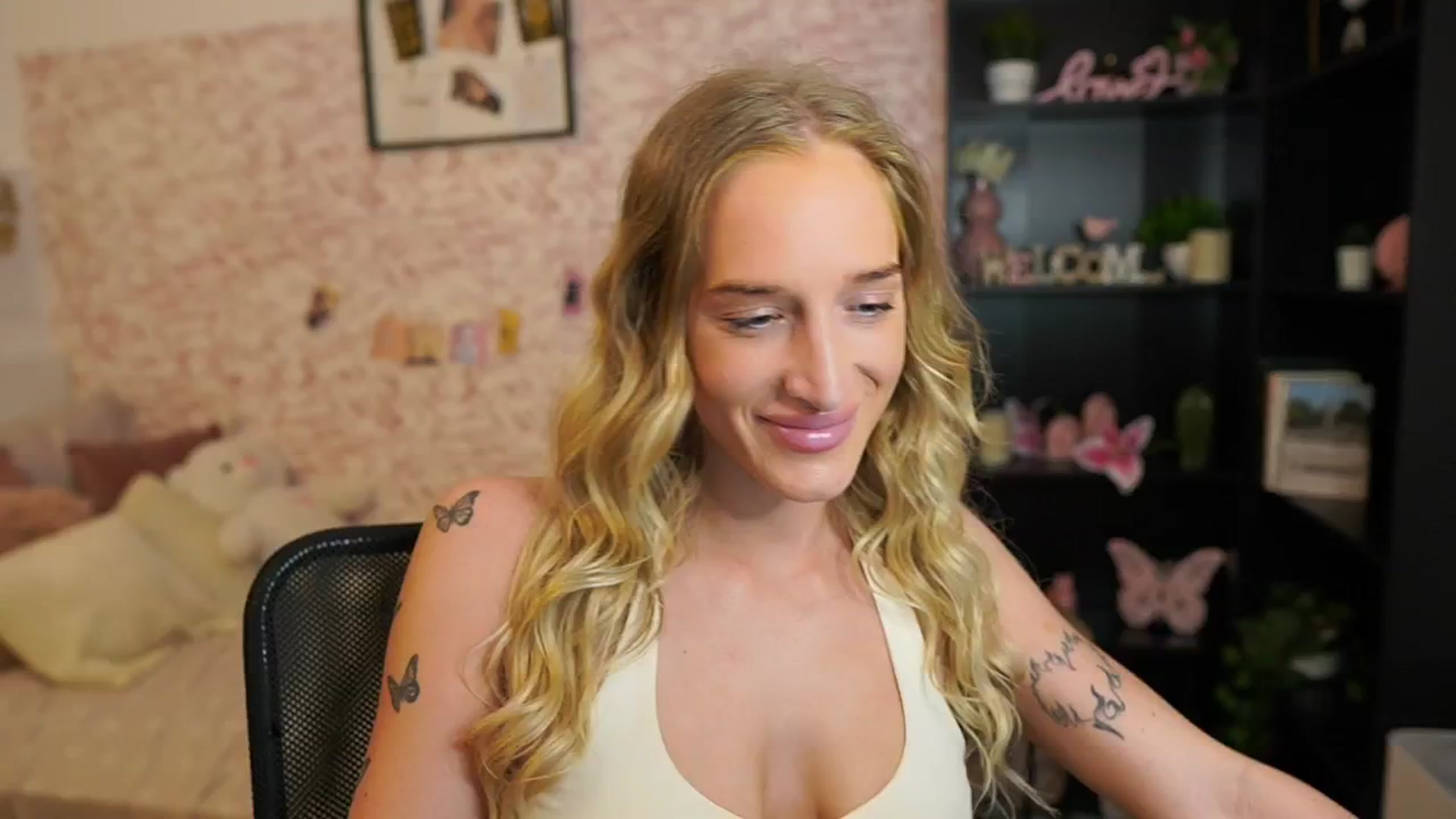 Gallery image thumbnail from NicoletteShea's myfreecams stream on, 05/30/2025, 08:15 image 7 of 20