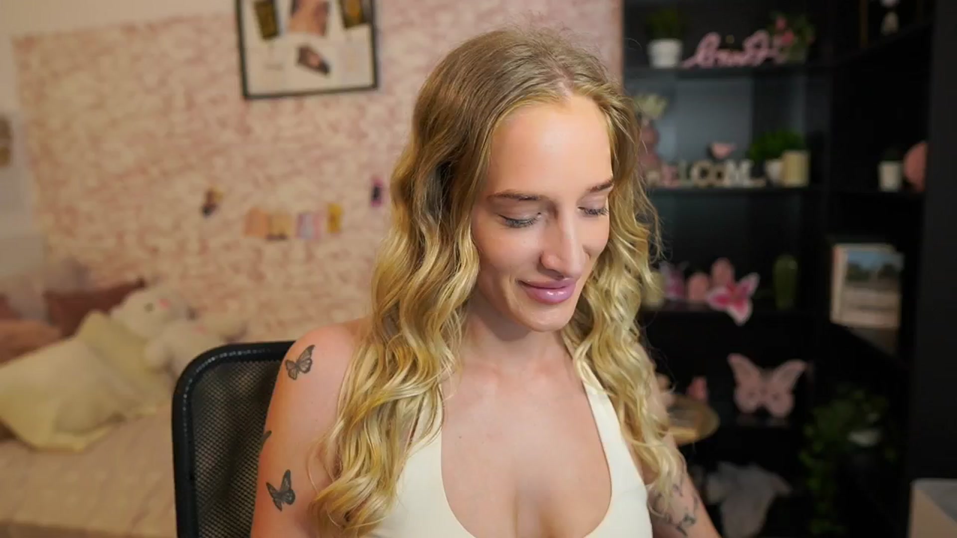 Gallery image thumbnail from NicoletteShea's myfreecams stream on, 05/30/2025, 08:15 image 6 of 20