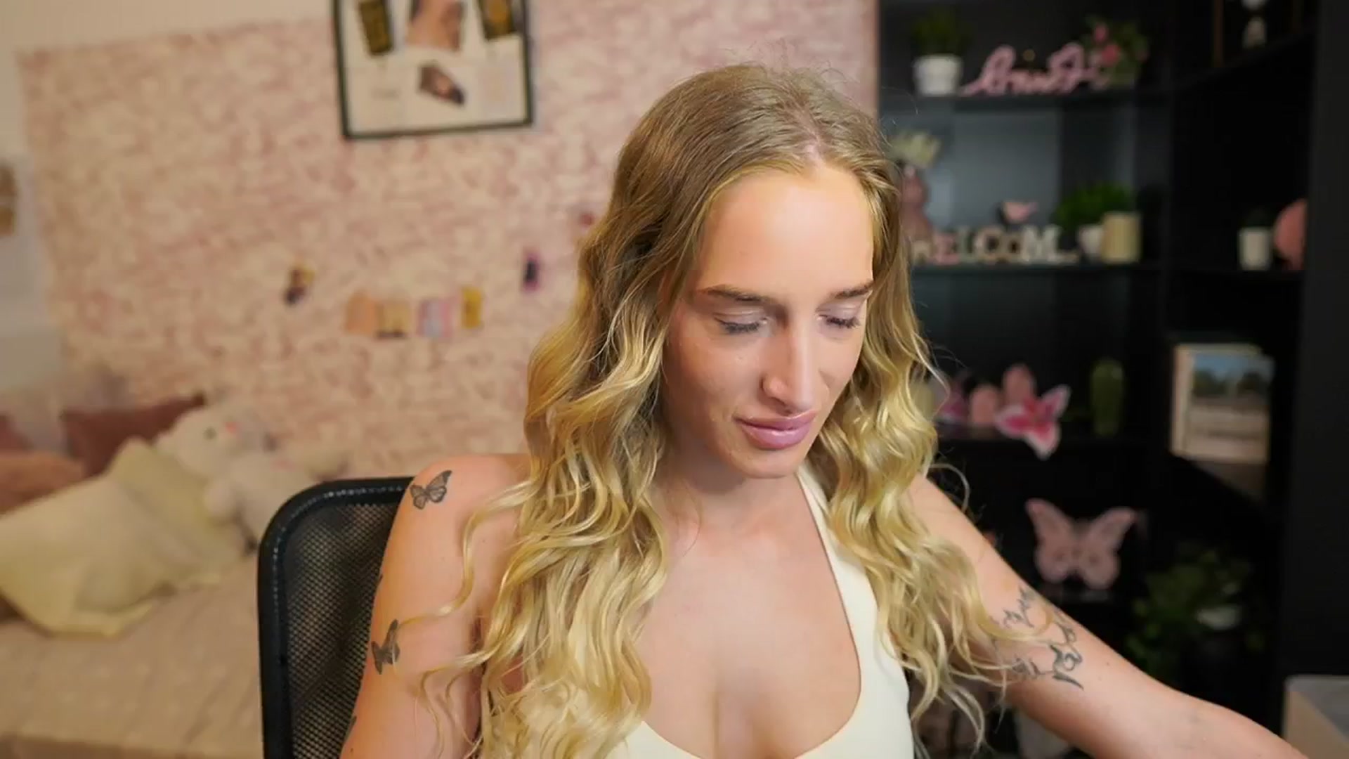 Gallery image thumbnail from NicoletteShea's myfreecams stream on, 05/30/2025, 08:15 image 13 of 20