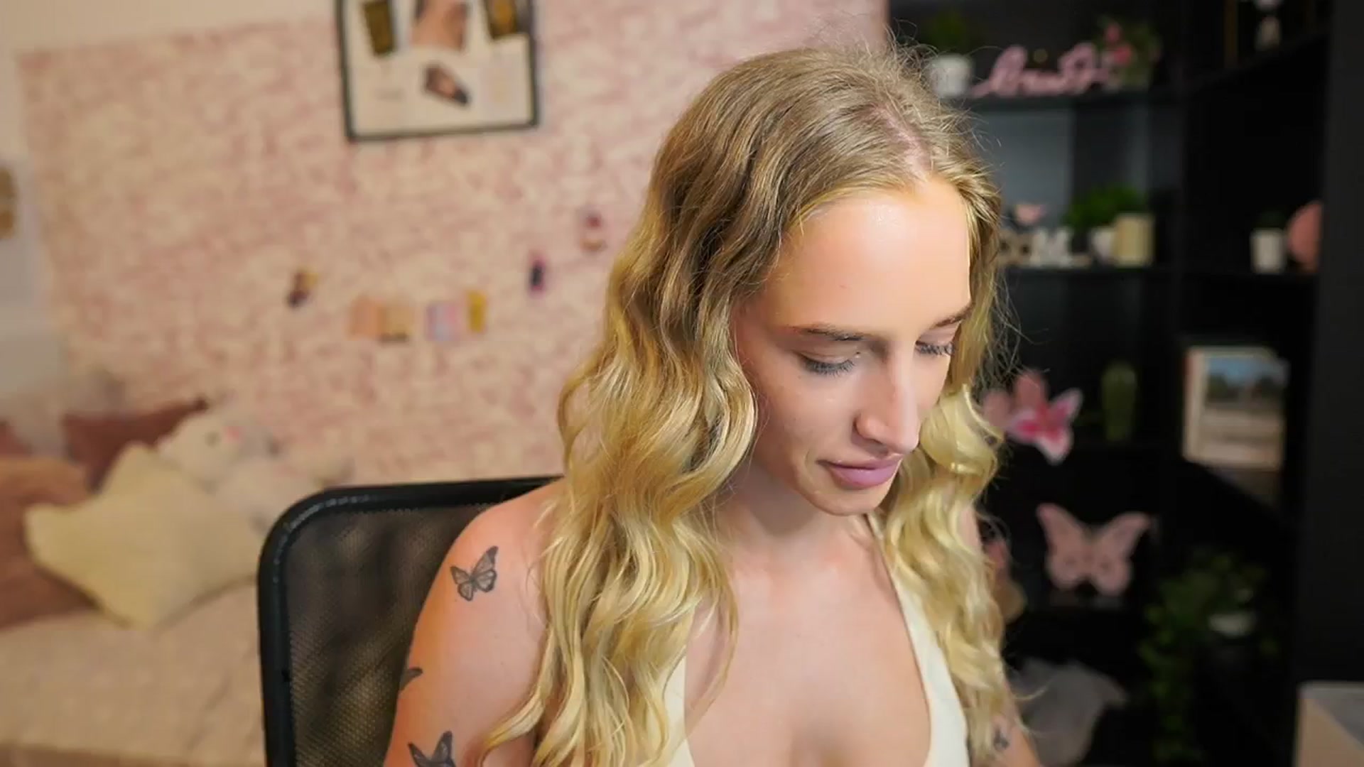 Gallery image thumbnail from NicoletteShea's myfreecams stream on, 05/30/2025, 10:52 image 1 of 20
