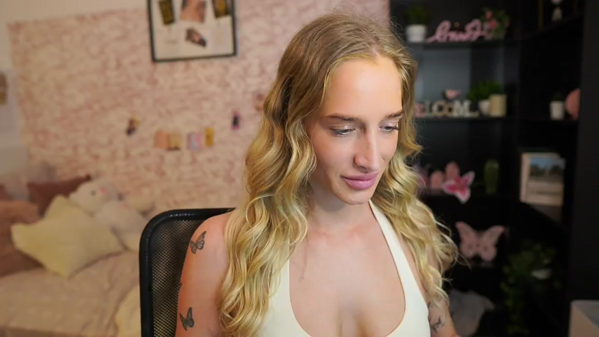 Gallery image thumbnail from NicoletteShea's myfreecams stream on, 05/30/2025, 10:52 image 9 of 20