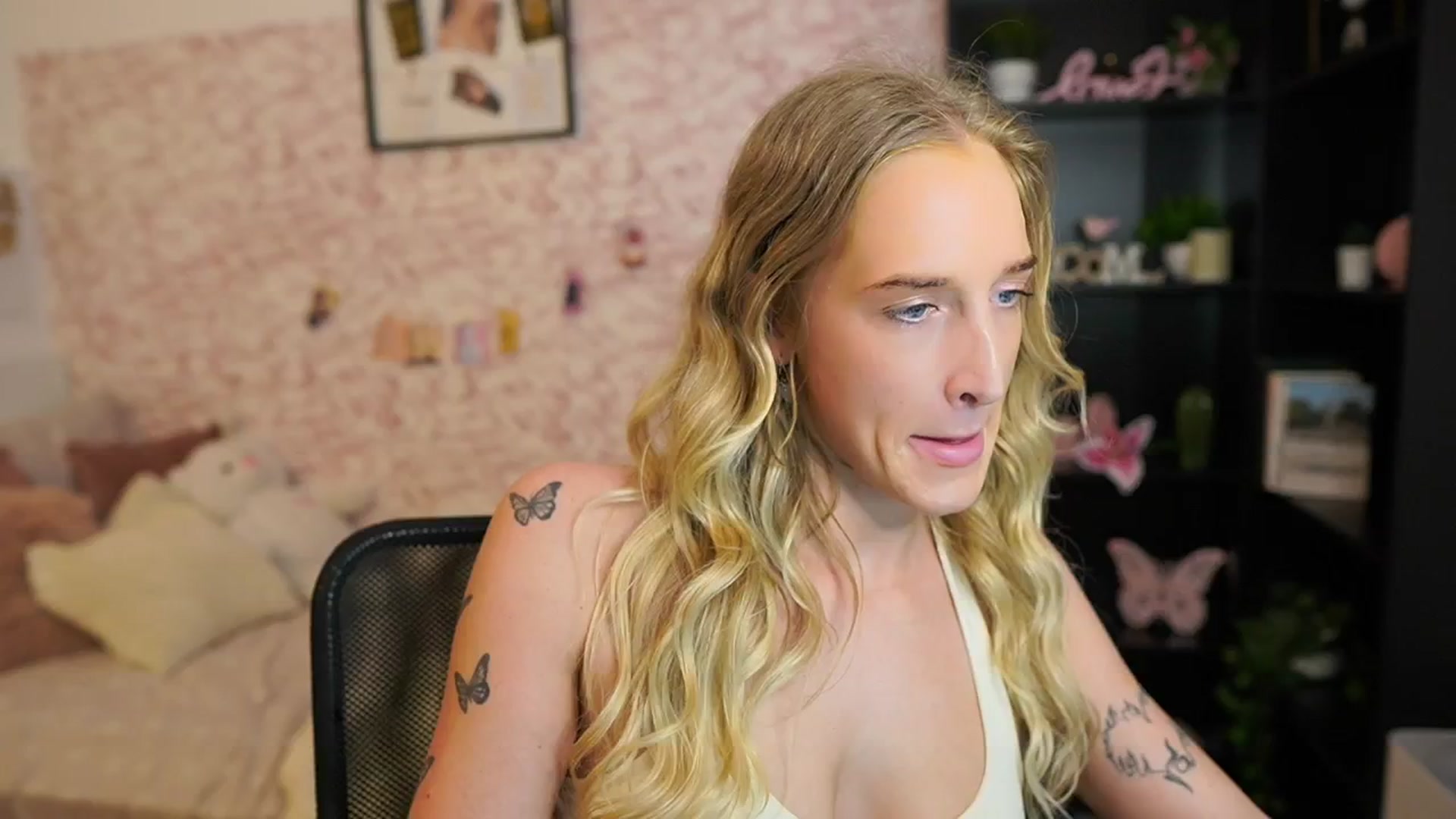 Gallery image thumbnail from NicoletteShea's myfreecams stream on, 05/30/2025, 10:52 image 10 of 20