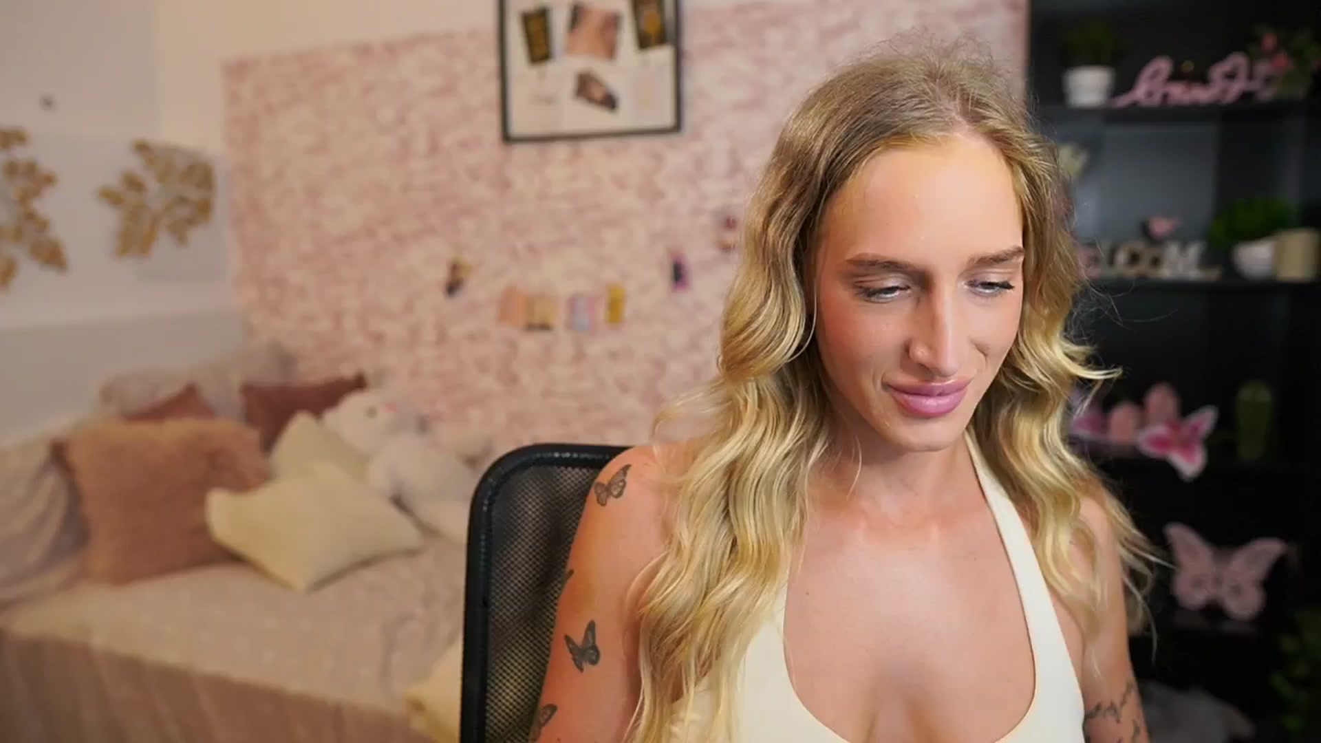 Gallery image thumbnail from NicoletteShea's myfreecams stream on, 06/05/2025, 16:45 image 3 of 20