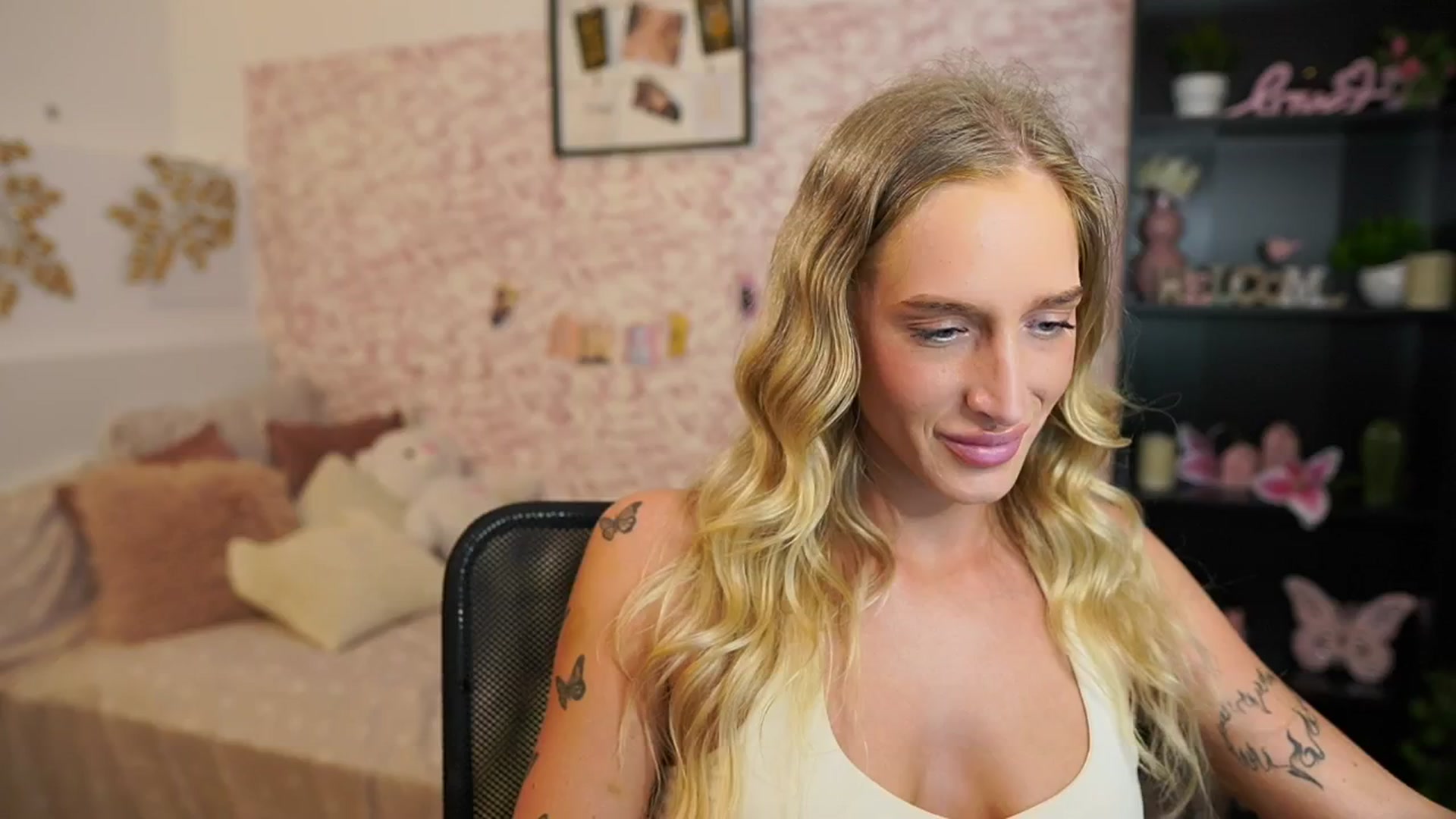 Gallery image thumbnail from NicoletteShea's myfreecams stream on, 06/05/2025, 16:45 image 2 of 20