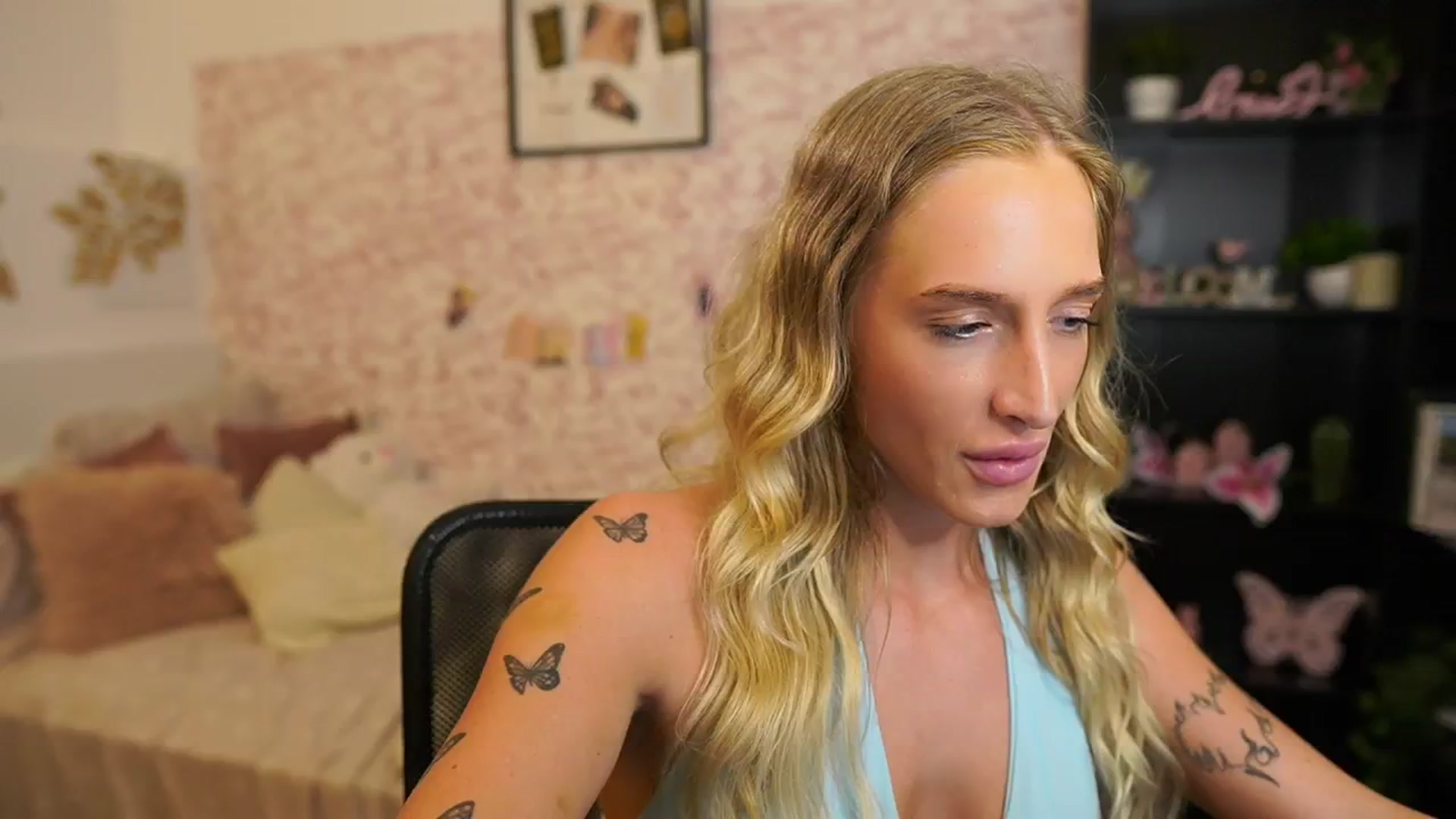 Gallery image thumbnail from NicoletteShea's myfreecams stream on, 06/06/2025, 11:47 image 16 of 20