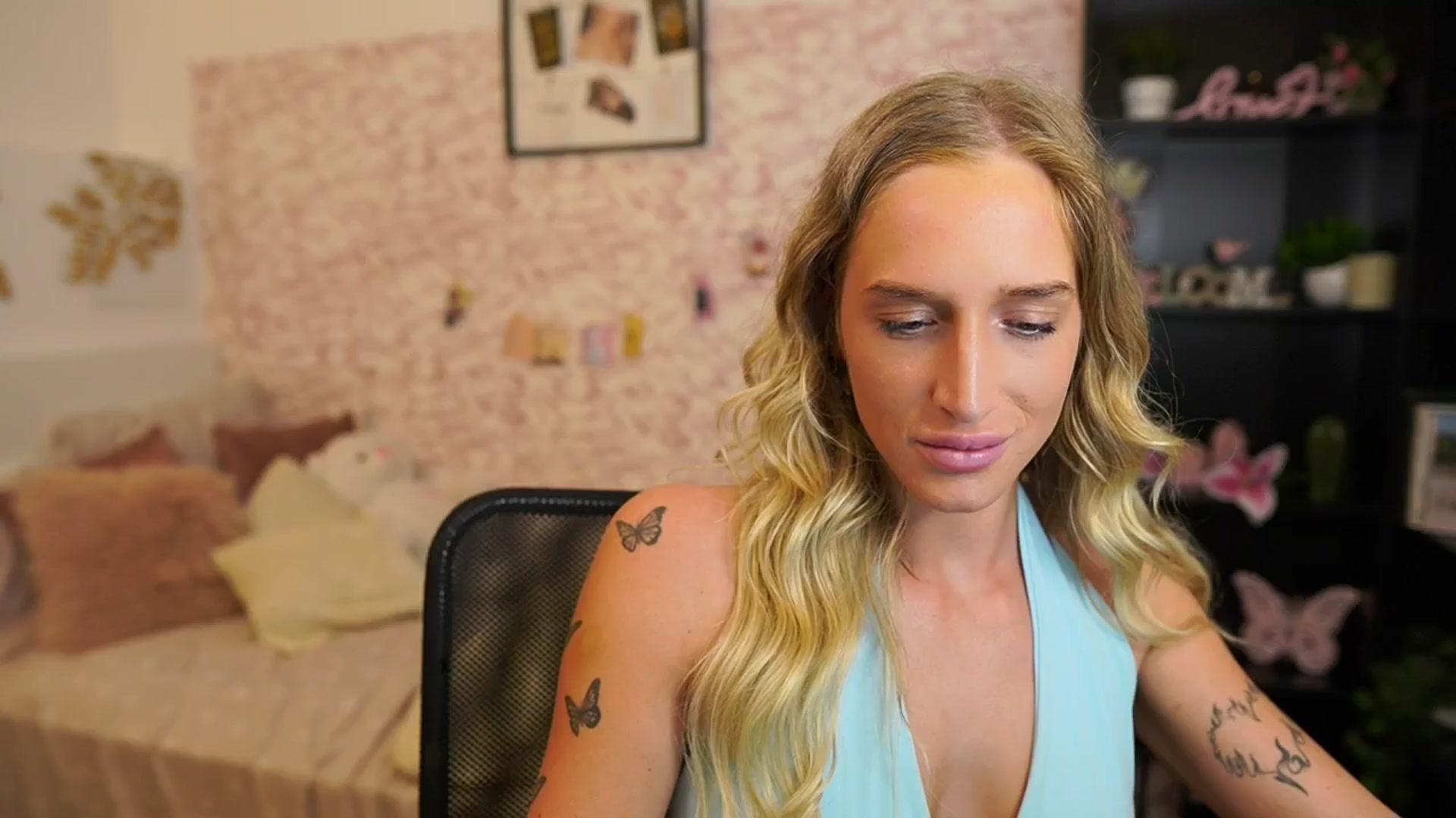Gallery image thumbnail from NicoletteShea's myfreecams stream on, 06/06/2025, 11:47 image 8 of 20