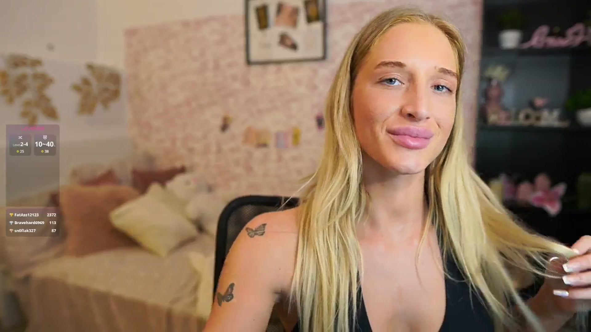 Gallery image thumbnail from NicoletteShea's myfreecams stream on, 06/17/2025, 10:20 image 6 of 20
