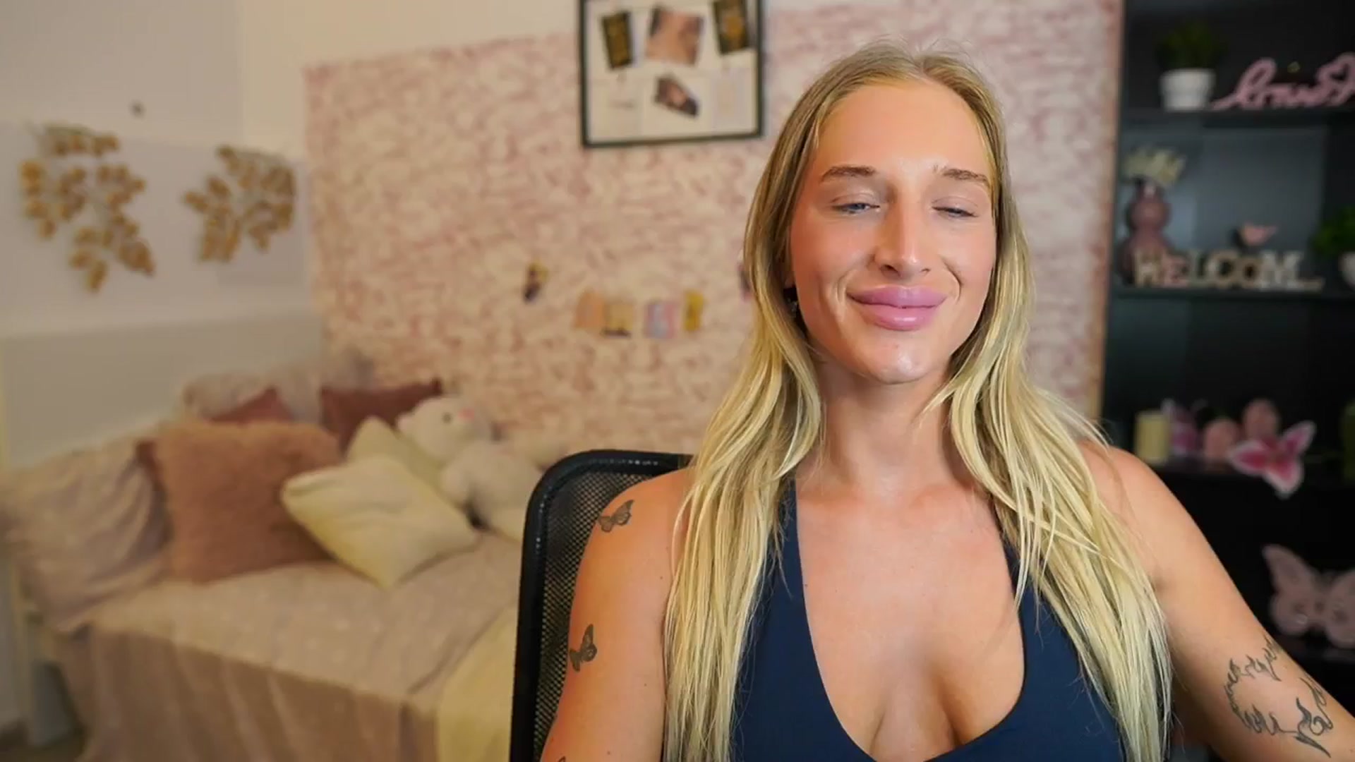 Gallery image thumbnail from NicoletteShea's myfreecams stream on, 06/20/2025, 12:07 image 11 of 20