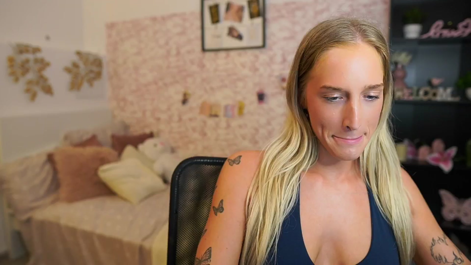 Gallery image thumbnail from NicoletteShea's myfreecams stream on, 06/20/2025, 12:07 image 3 of 20