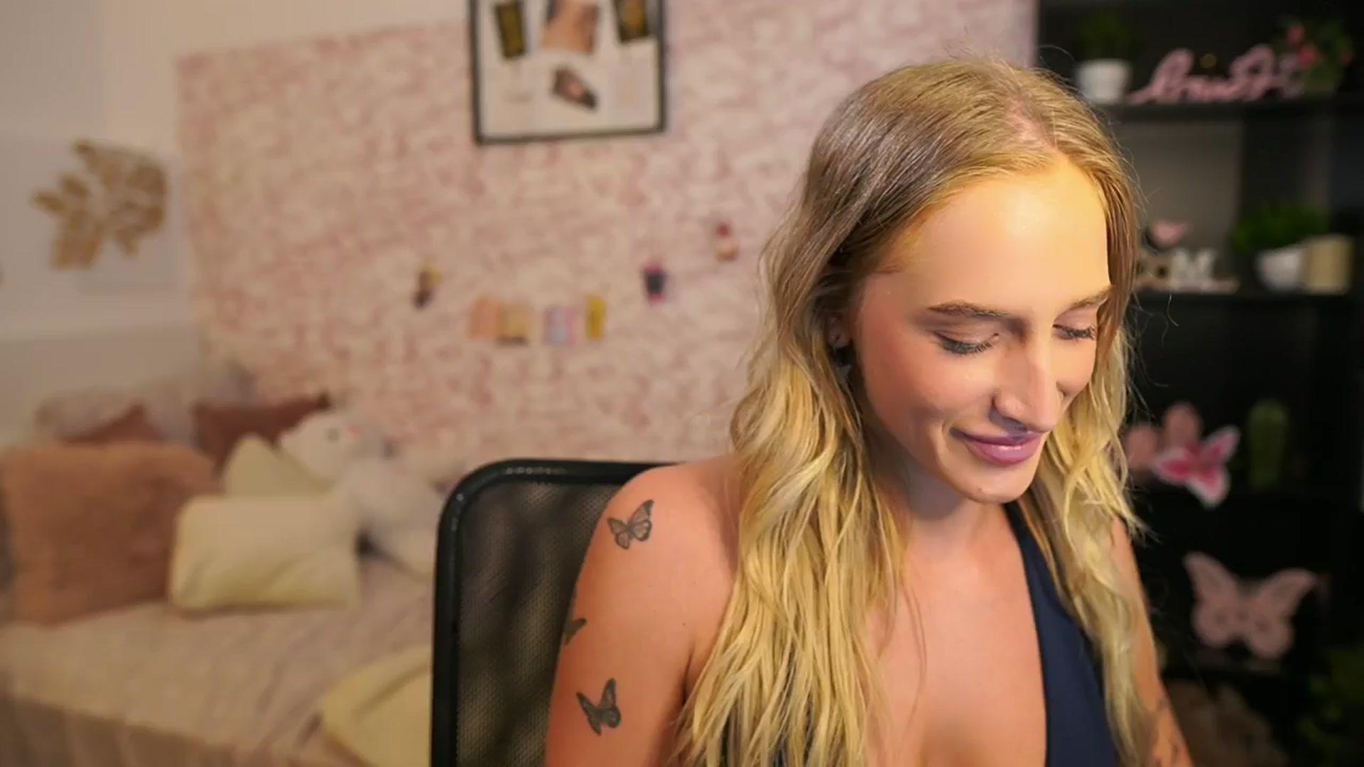 Gallery image thumbnail from NicoletteShea's myfreecams stream on, 06/24/2025, 15:32 image 4 of 20