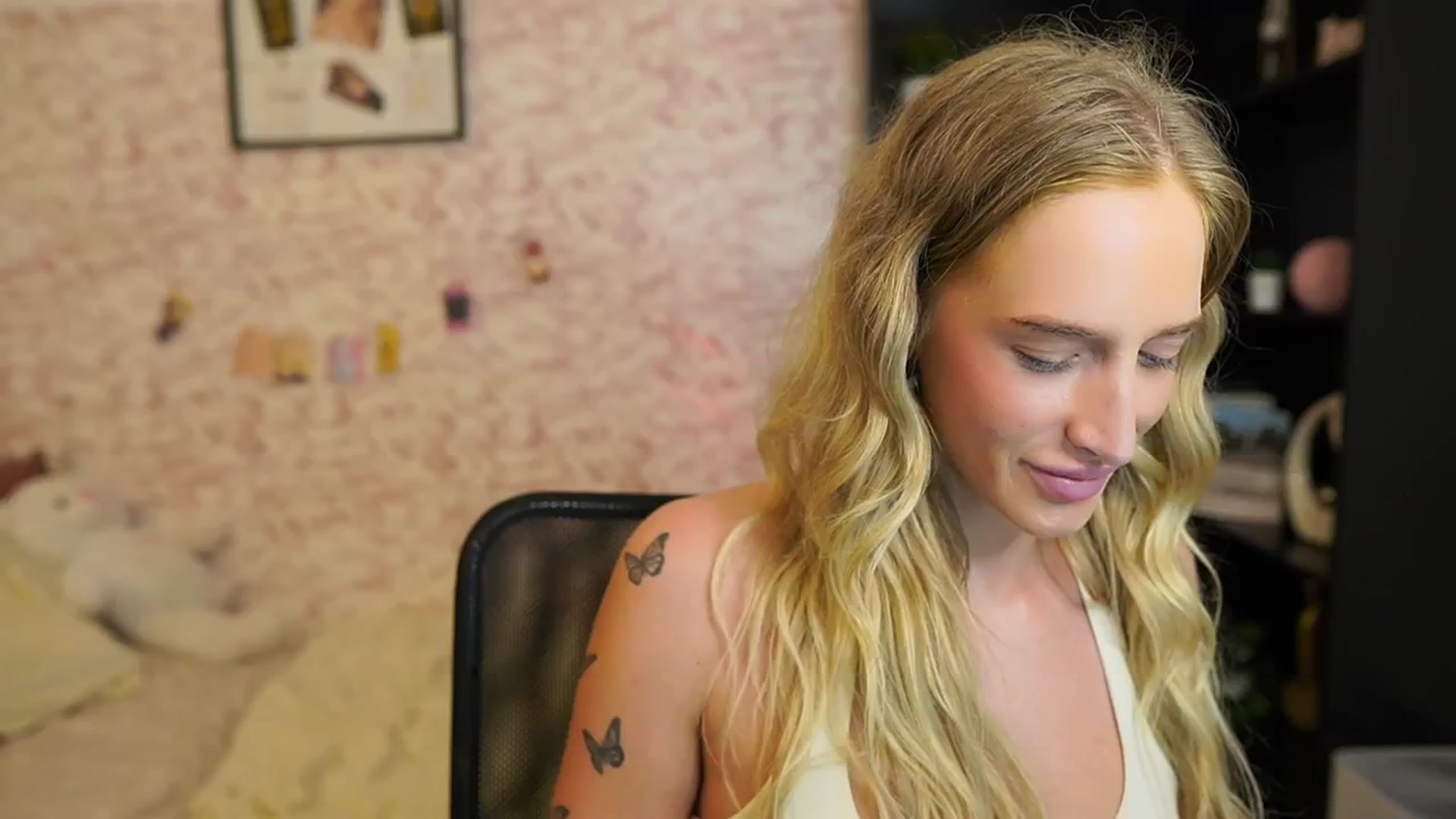 Gallery image thumbnail from NicoletteShea's myfreecams stream on, 06/30/2025, 16:49 image 14 of 20