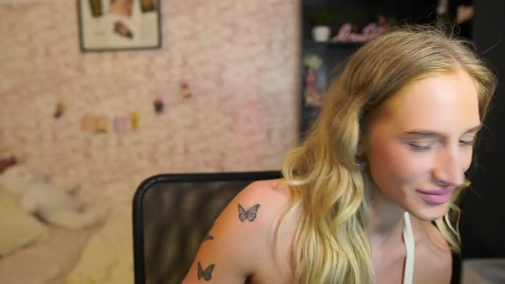 Gallery image thumbnail from NicoletteShea's myfreecams stream on, 06/30/2025, 16:49 image 17 of 20