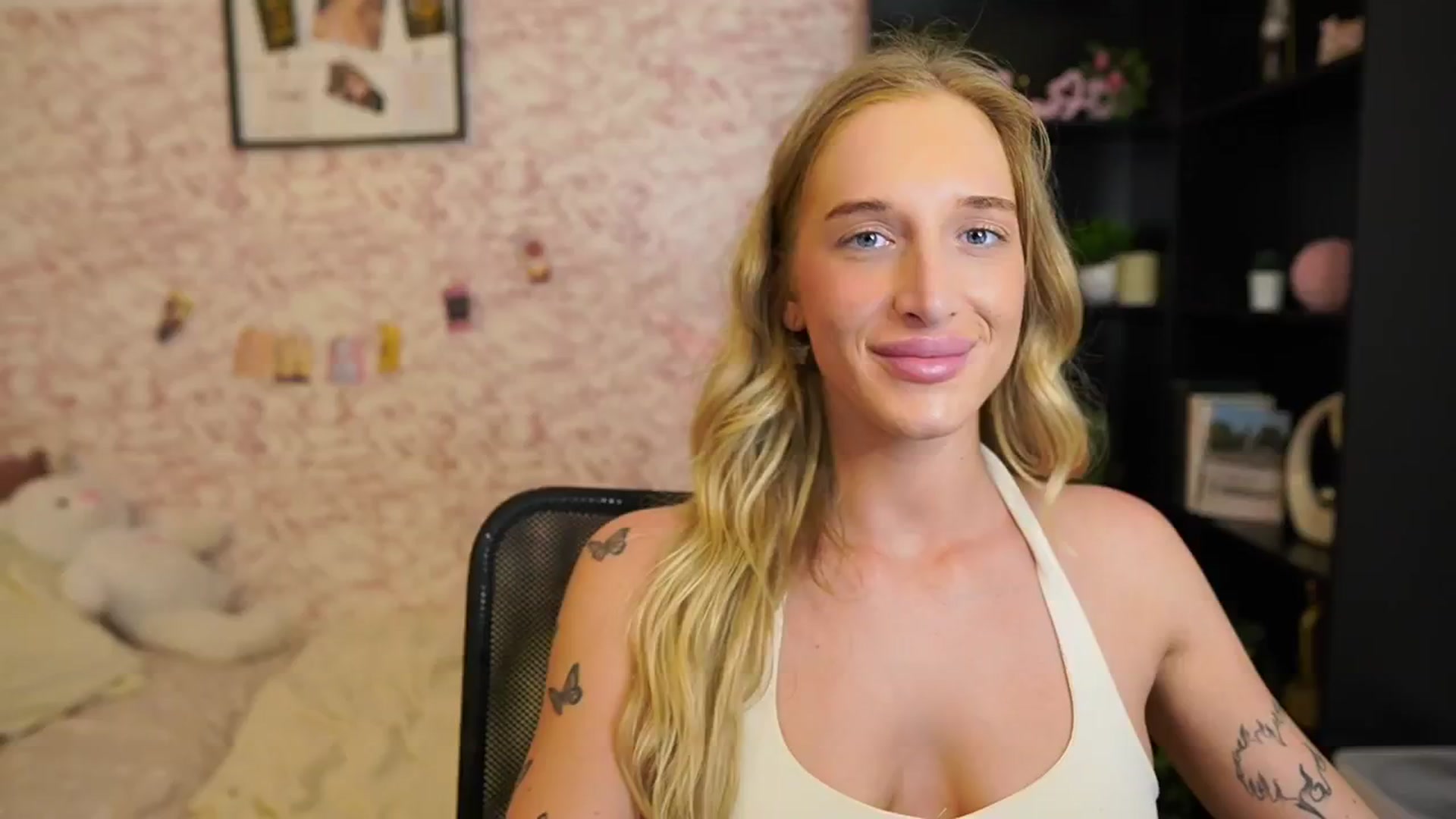 Gallery image thumbnail from NicoletteShea's myfreecams stream on, 06/30/2025, 16:49 image 15 of 20