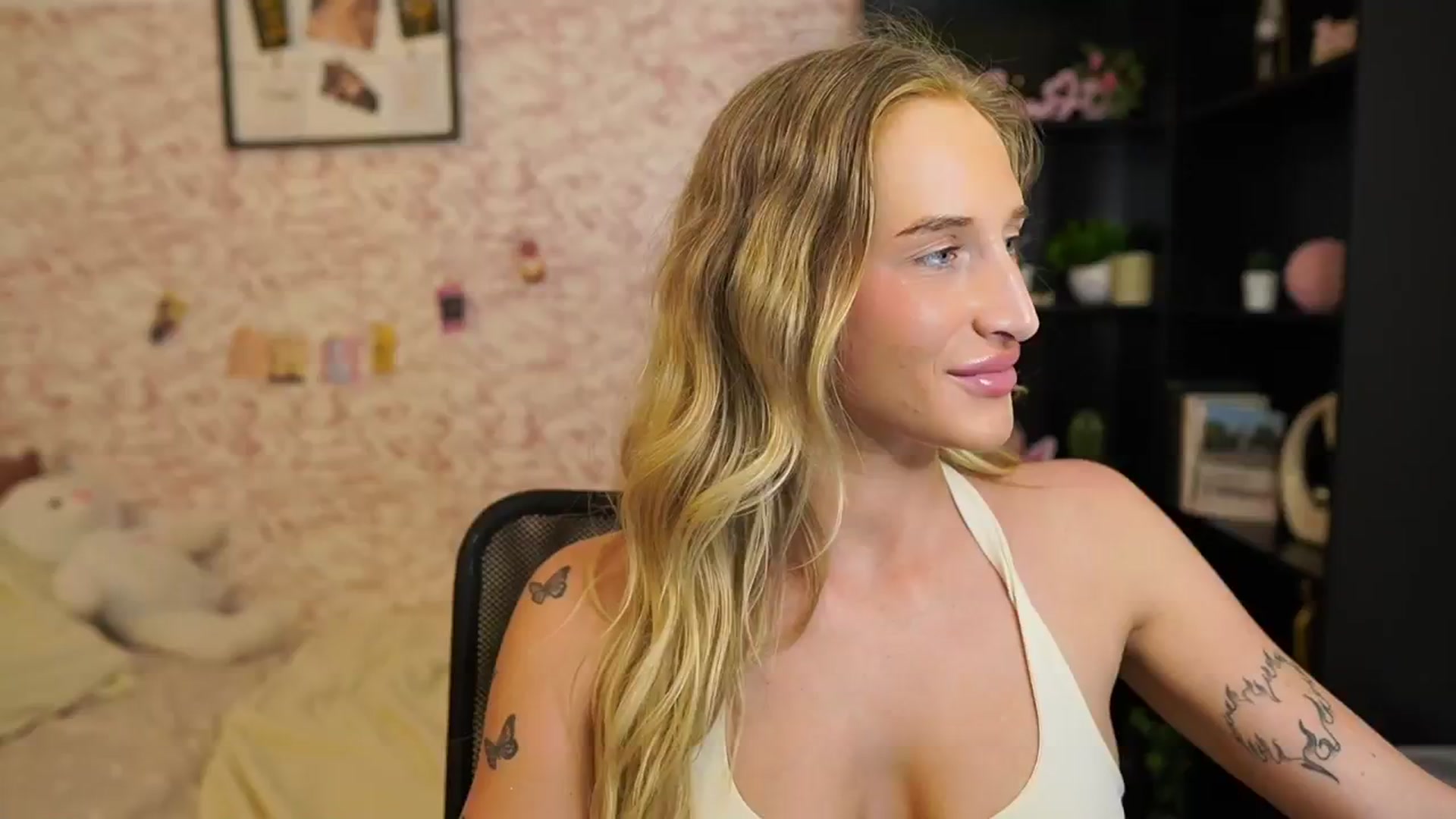Gallery image thumbnail from NicoletteShea's myfreecams stream on, 06/30/2025, 16:49 image 1 of 20