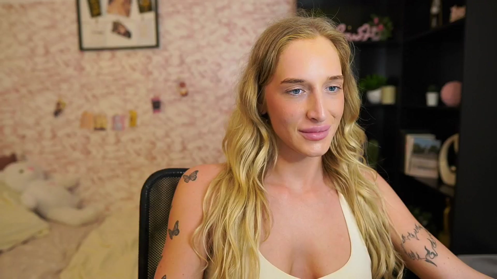 Gallery image thumbnail from NicoletteShea's myfreecams stream on, 06/30/2025, 17:12 image 6 of 20
