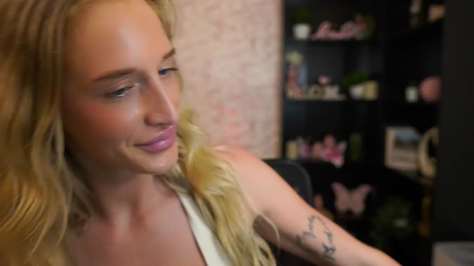 Gallery image thumbnail from NicoletteShea's myfreecams stream on, 06/30/2025, 17:12 image 17 of 20