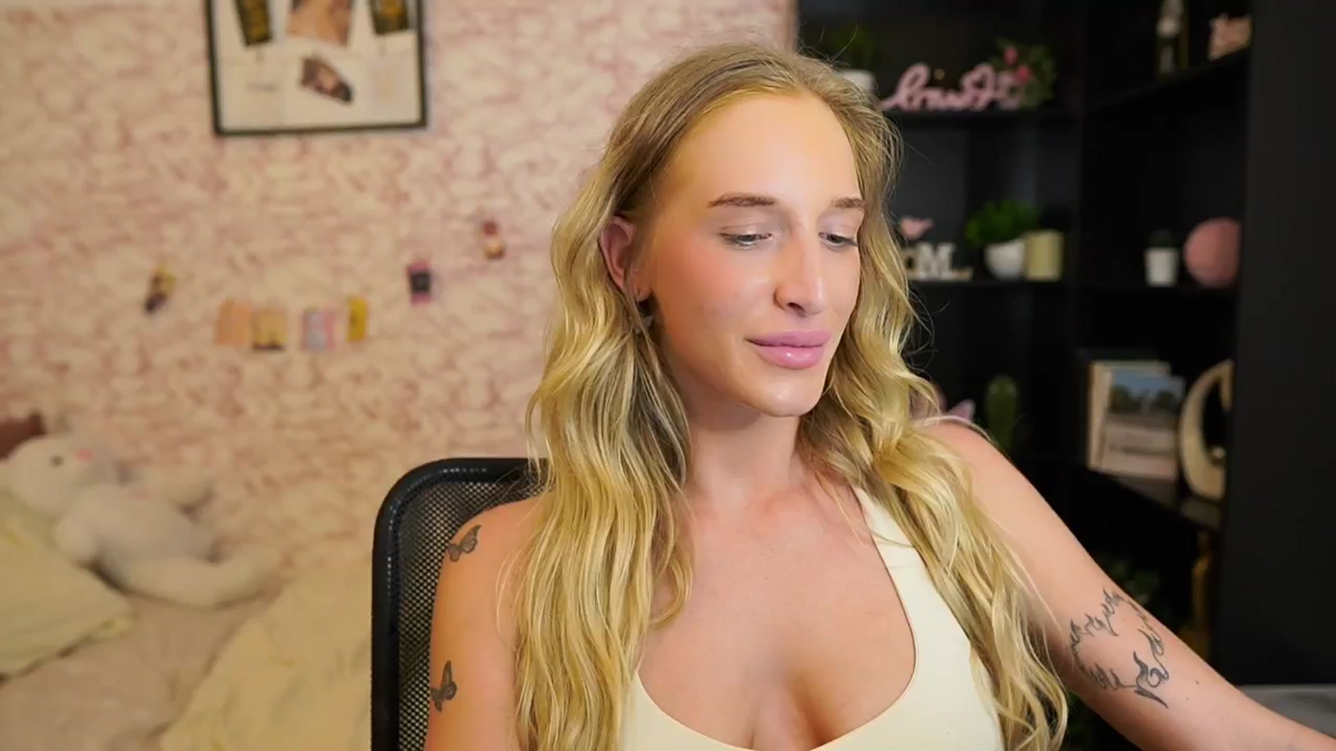 Gallery image thumbnail from NicoletteShea's myfreecams stream on, 06/30/2025, 17:12 image 19 of 20