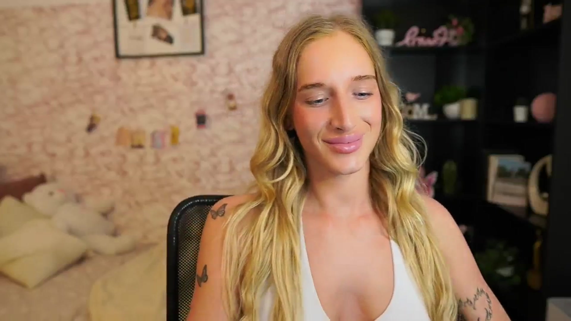 Gallery image thumbnail from NicoletteShea's myfreecams stream on, 07/01/2025, 16:21 image 6 of 20