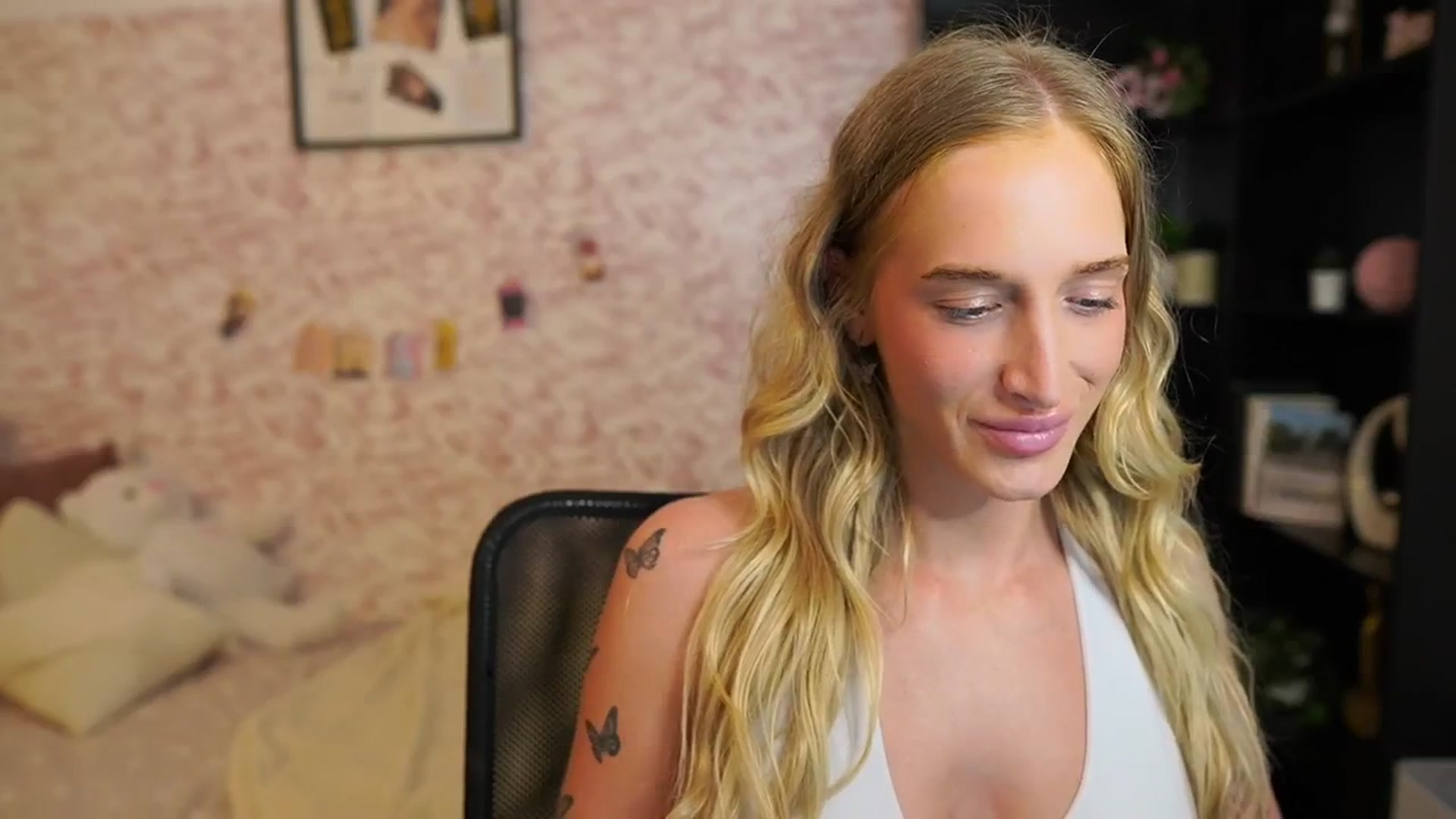 Gallery image thumbnail from NicoletteShea's myfreecams stream on, 07/01/2025, 16:21 image 7 of 20
