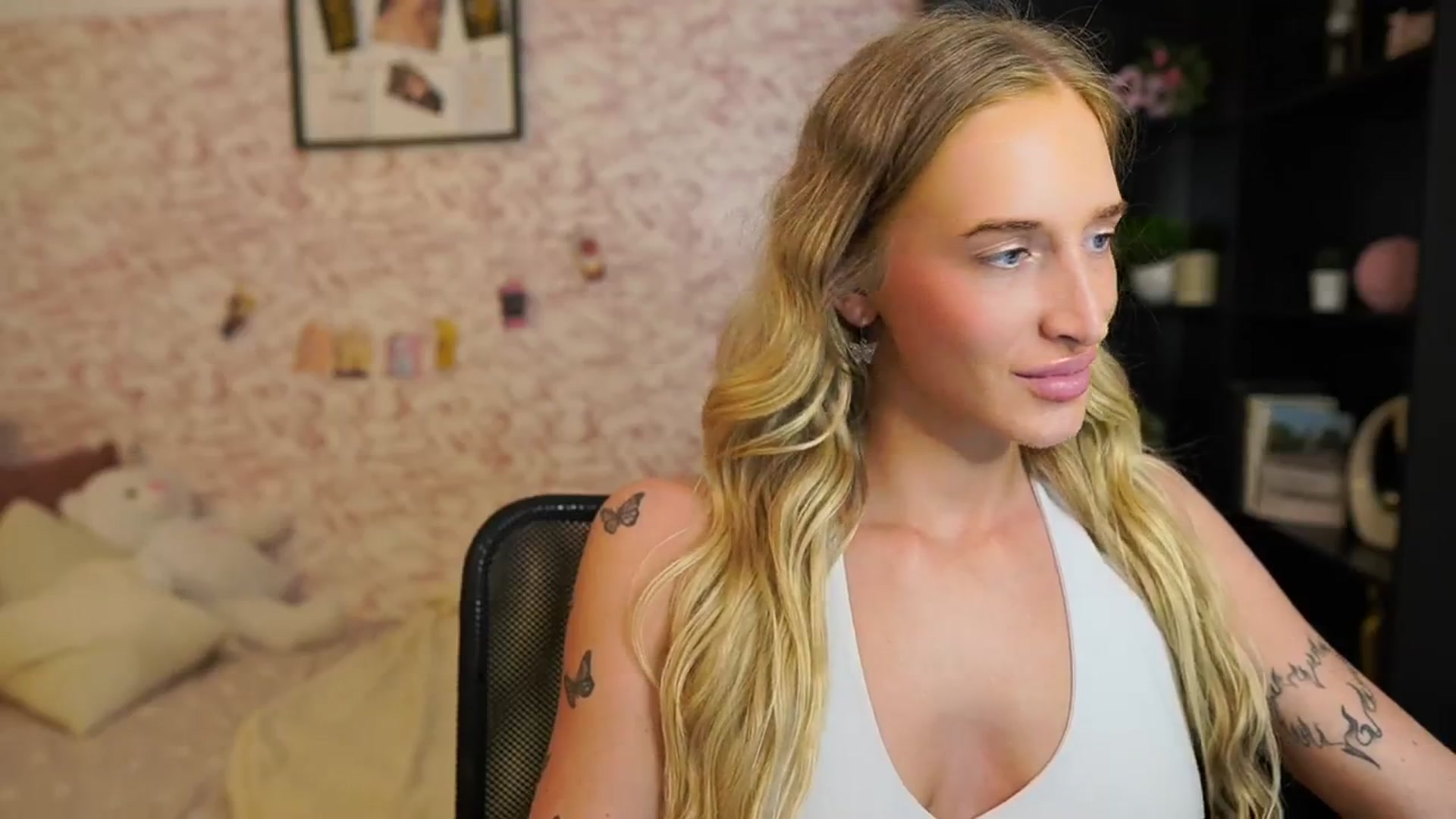 Gallery image thumbnail from NicoletteShea's myfreecams stream on, 07/01/2025, 16:21 image 4 of 20
