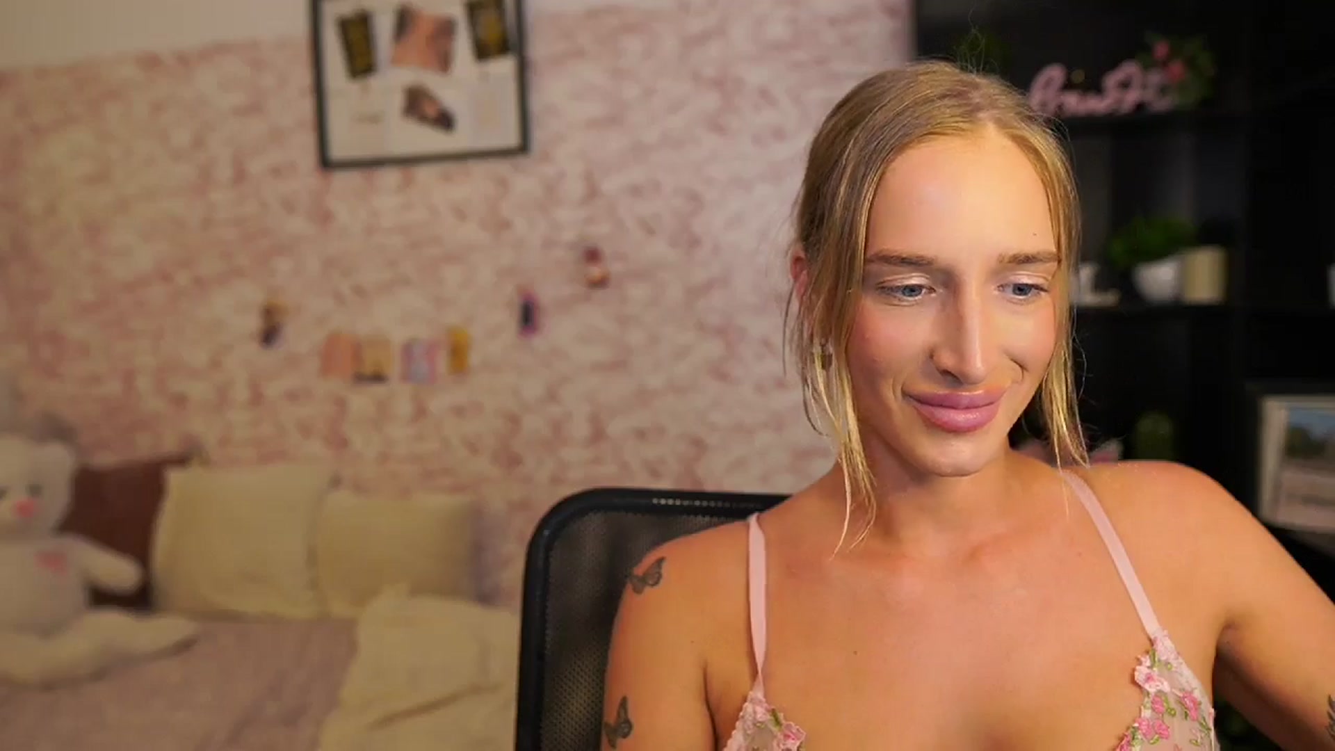 Gallery image thumbnail from NicoletteShea's myfreecams stream on, 07/03/2025, 14:59 image 12 of 20