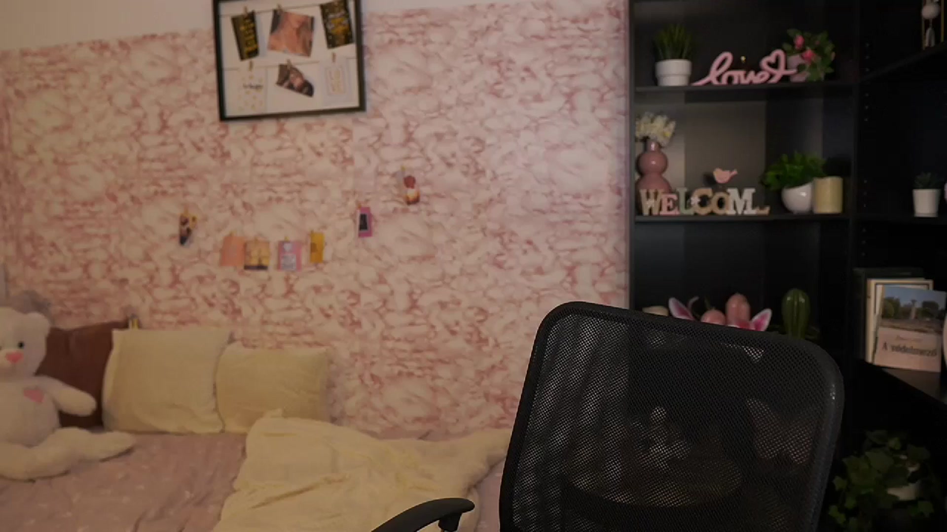 Gallery image thumbnail from NicoletteShea's myfreecams stream on, 07/03/2025, 16:06 image 3 of 20