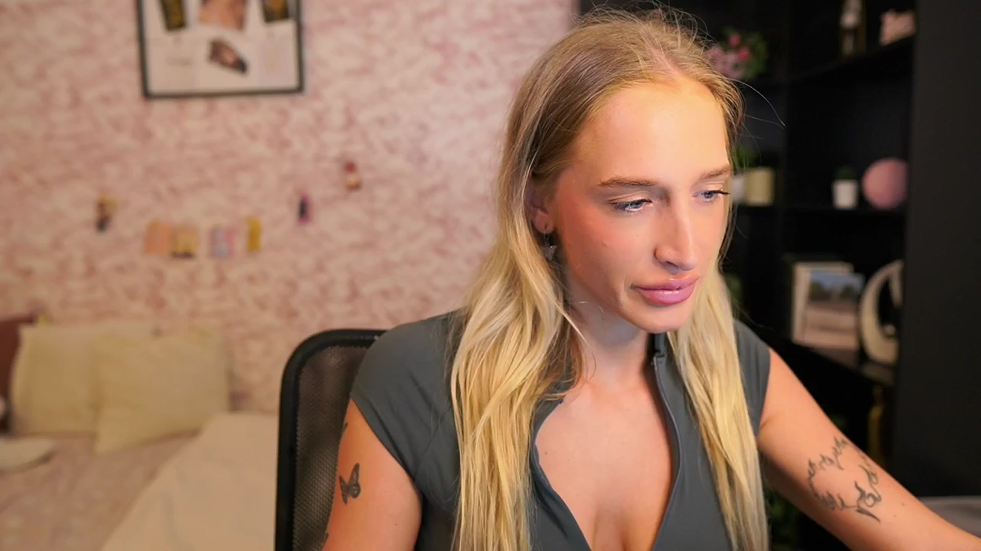 Gallery image thumbnail from NicoletteShea's myfreecams stream on, 07/06/2025, 16:55 image 4 of 20