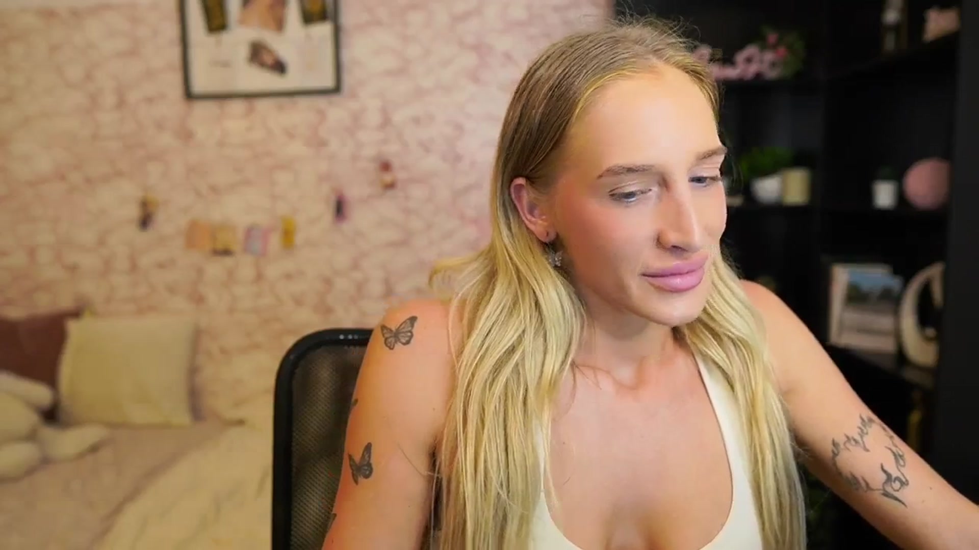 Gallery image thumbnail from NicoletteShea's myfreecams stream on, 07/07/2025, 14:33 image 15 of 20