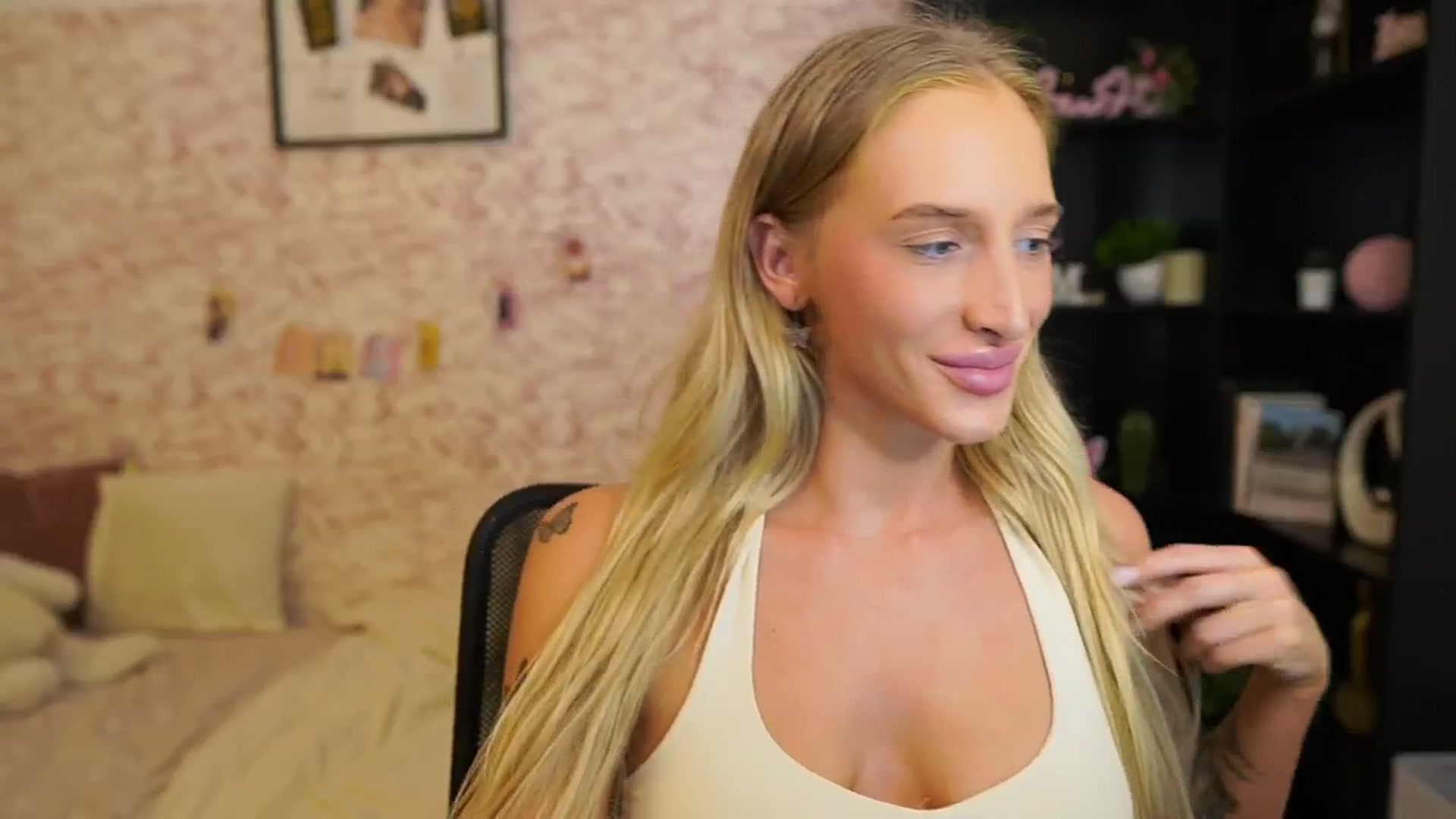 Gallery image thumbnail from NicoletteShea's myfreecams stream on, 07/07/2025, 14:33 image 20 of 20