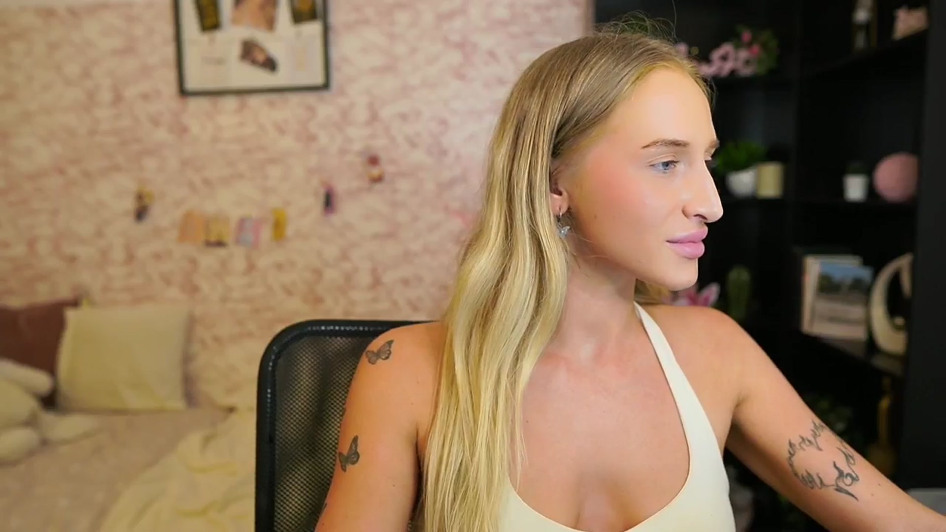 Gallery image thumbnail from NicoletteShea's myfreecams stream on, 07/07/2025, 18:00 image 11 of 20