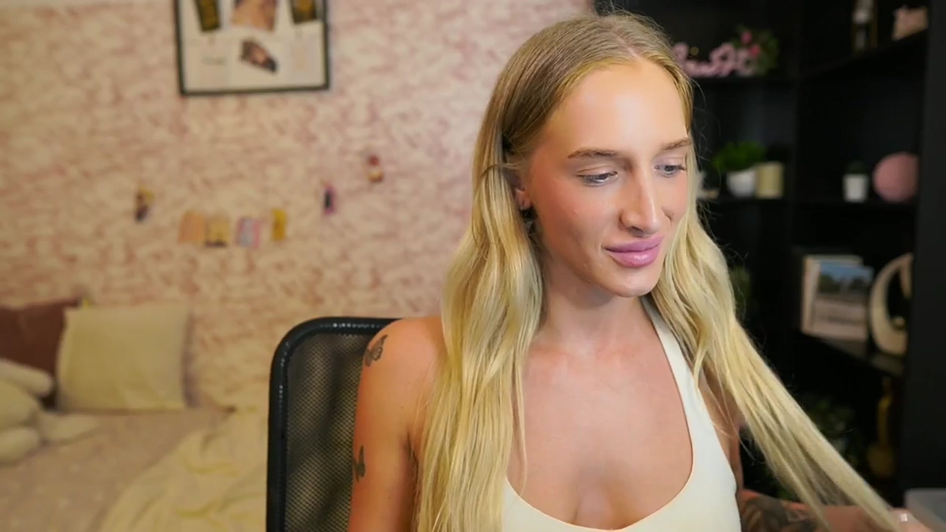 Gallery image thumbnail from NicoletteShea's myfreecams stream on, 07/07/2025, 18:00 image 15 of 20