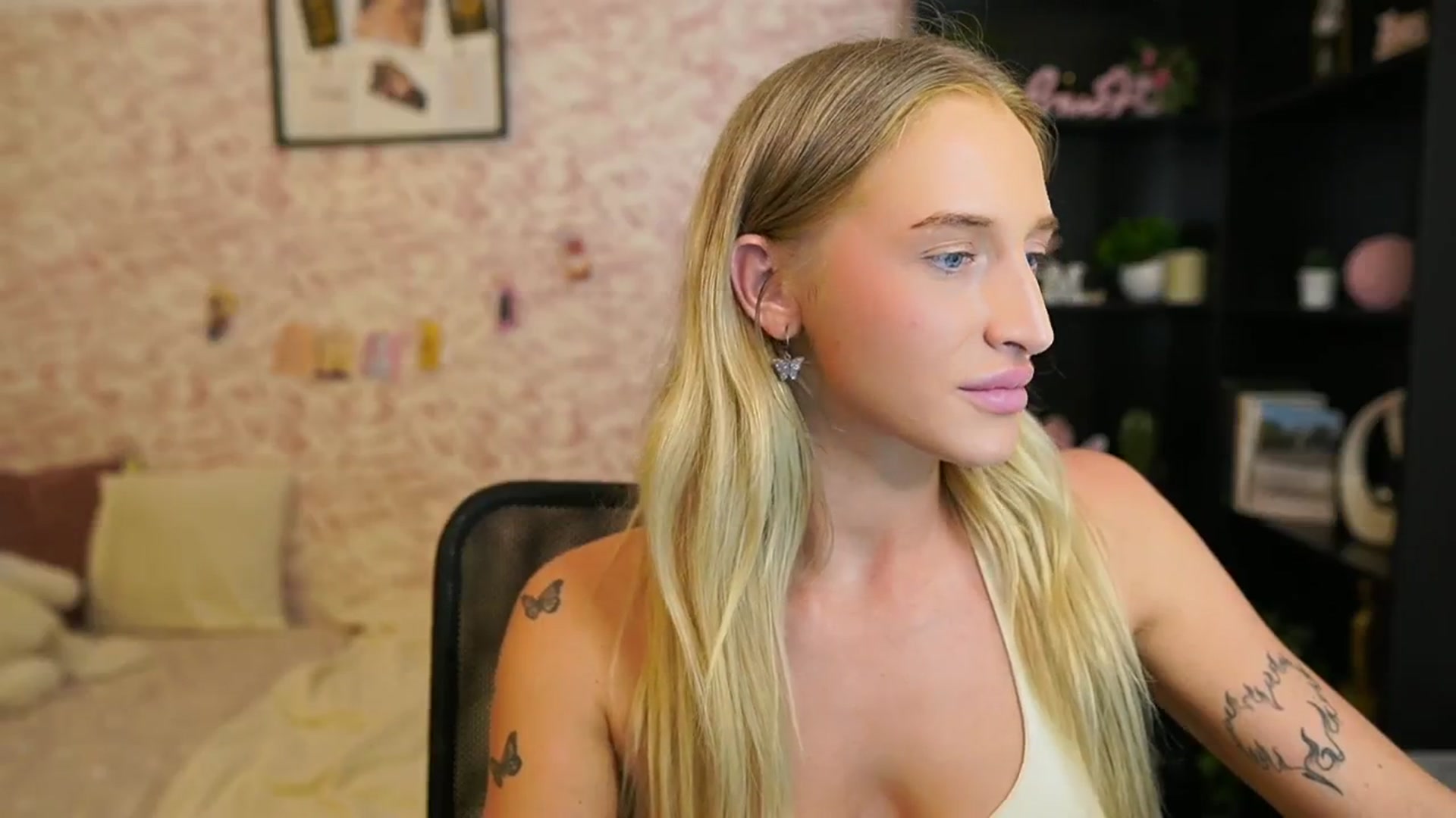 Gallery image thumbnail from NicoletteShea's myfreecams stream on, 07/07/2025, 18:00 image 13 of 20
