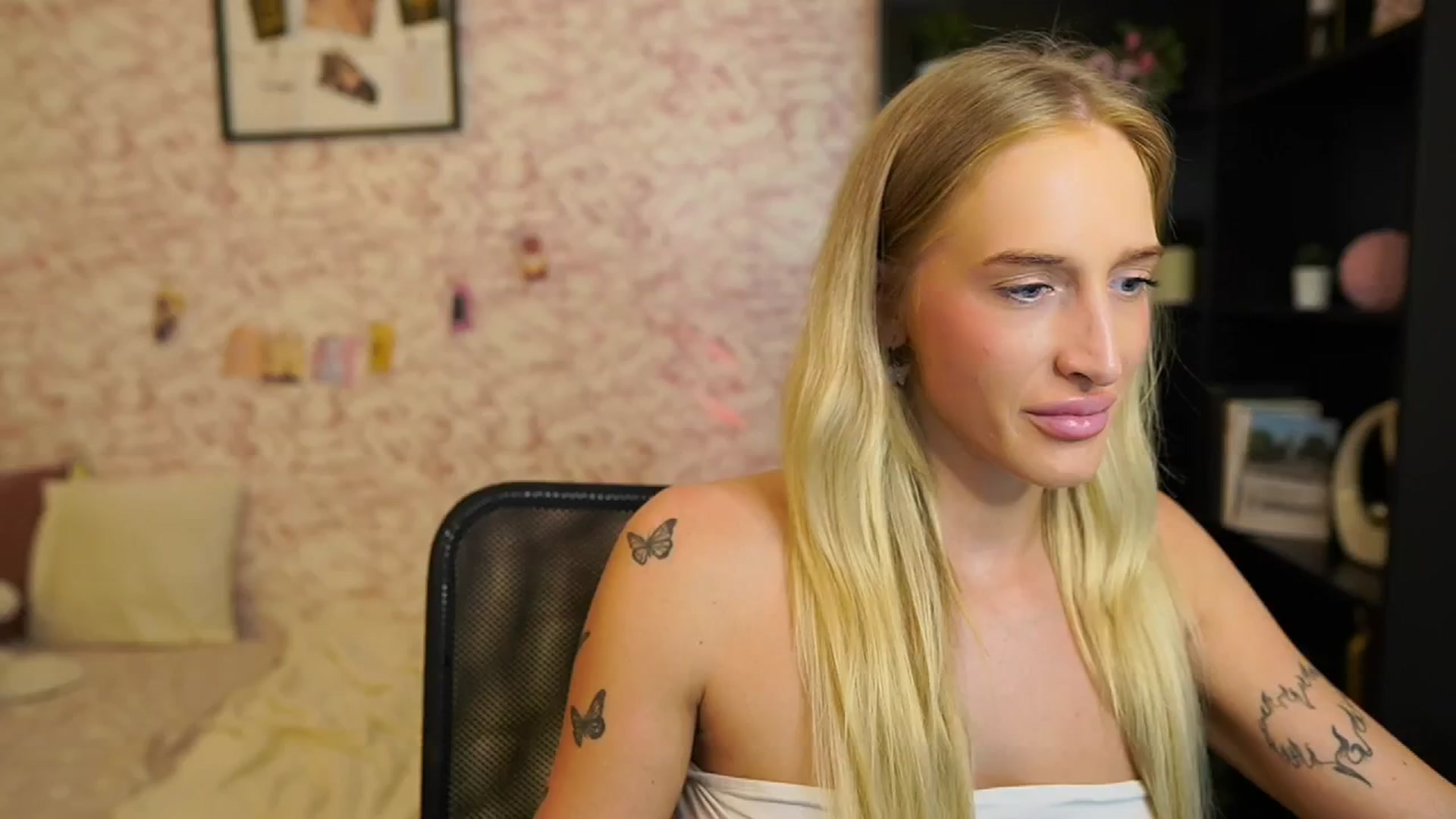 Gallery image thumbnail from NicoletteShea's myfreecams stream on, 07/09/2025, 16:10 image 1 of 20