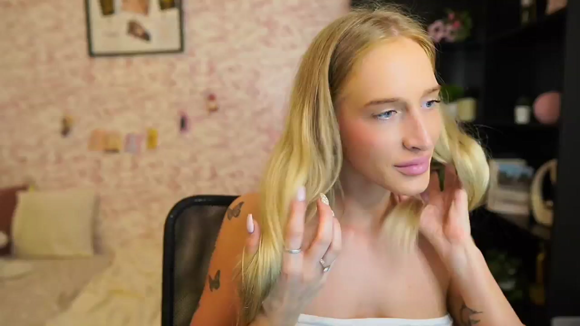 Gallery image thumbnail from NicoletteShea's myfreecams stream on, 07/09/2025, 16:10 image 19 of 20