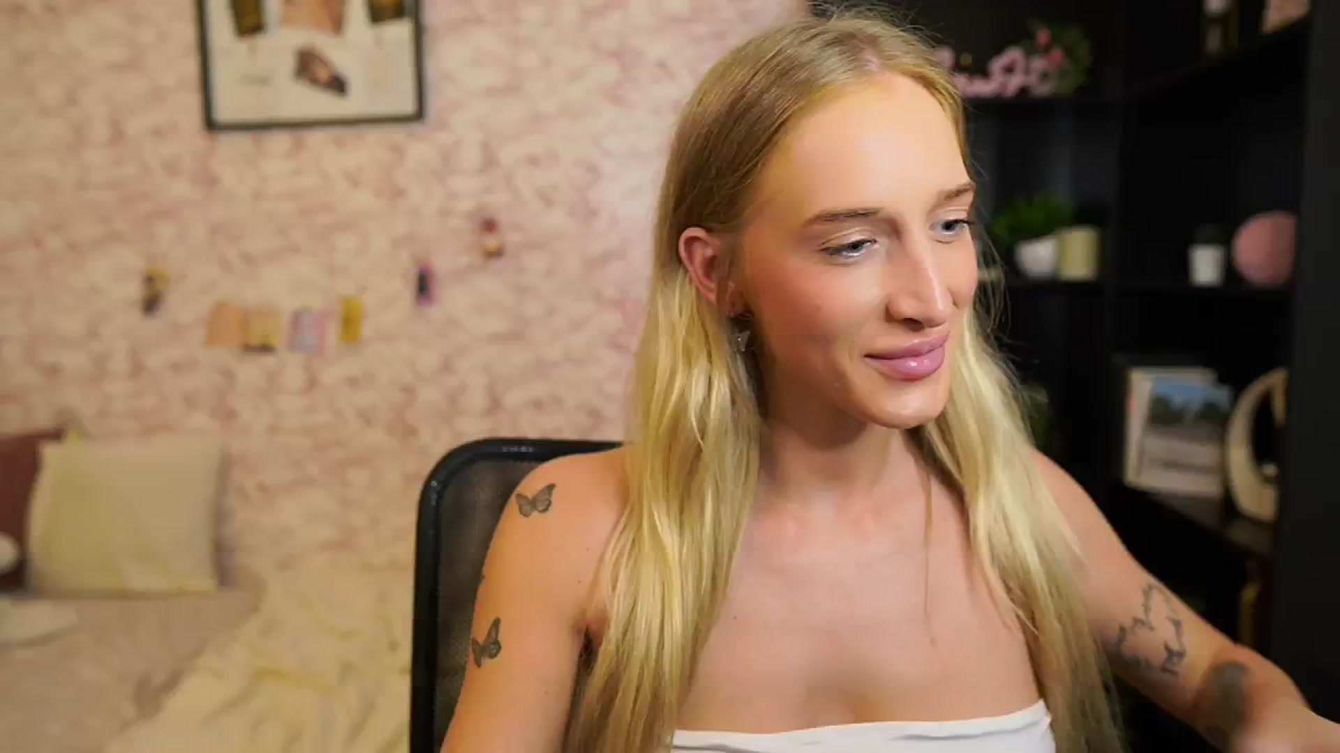 Gallery image thumbnail from NicoletteShea's myfreecams stream on, 07/09/2025, 16:10 image 7 of 20