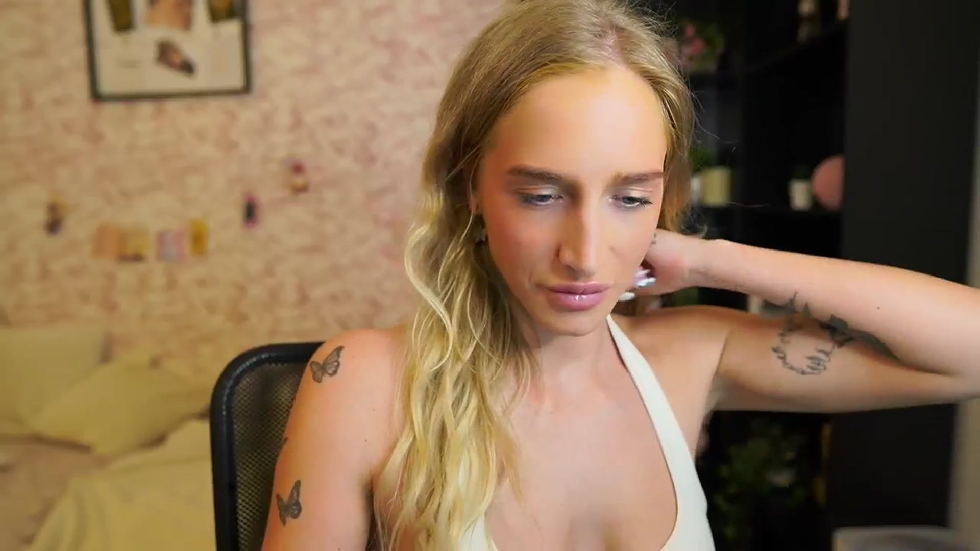 Gallery image thumbnail from NicoletteShea's myfreecams stream on, 07/17/2025, 14:35 image 12 of 20